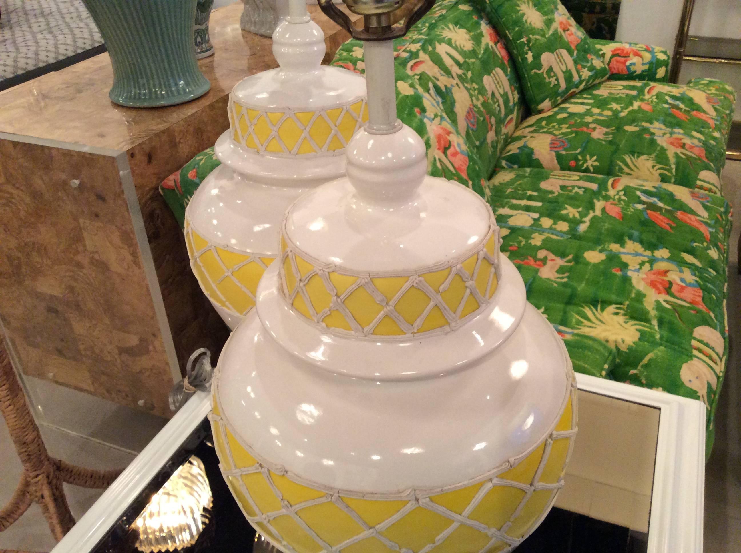 Large Vintage Ginger Jar Icing Table Lamps Pair in Ceramic Yellow, Palm Beach In Good Condition In West Palm Beach, FL