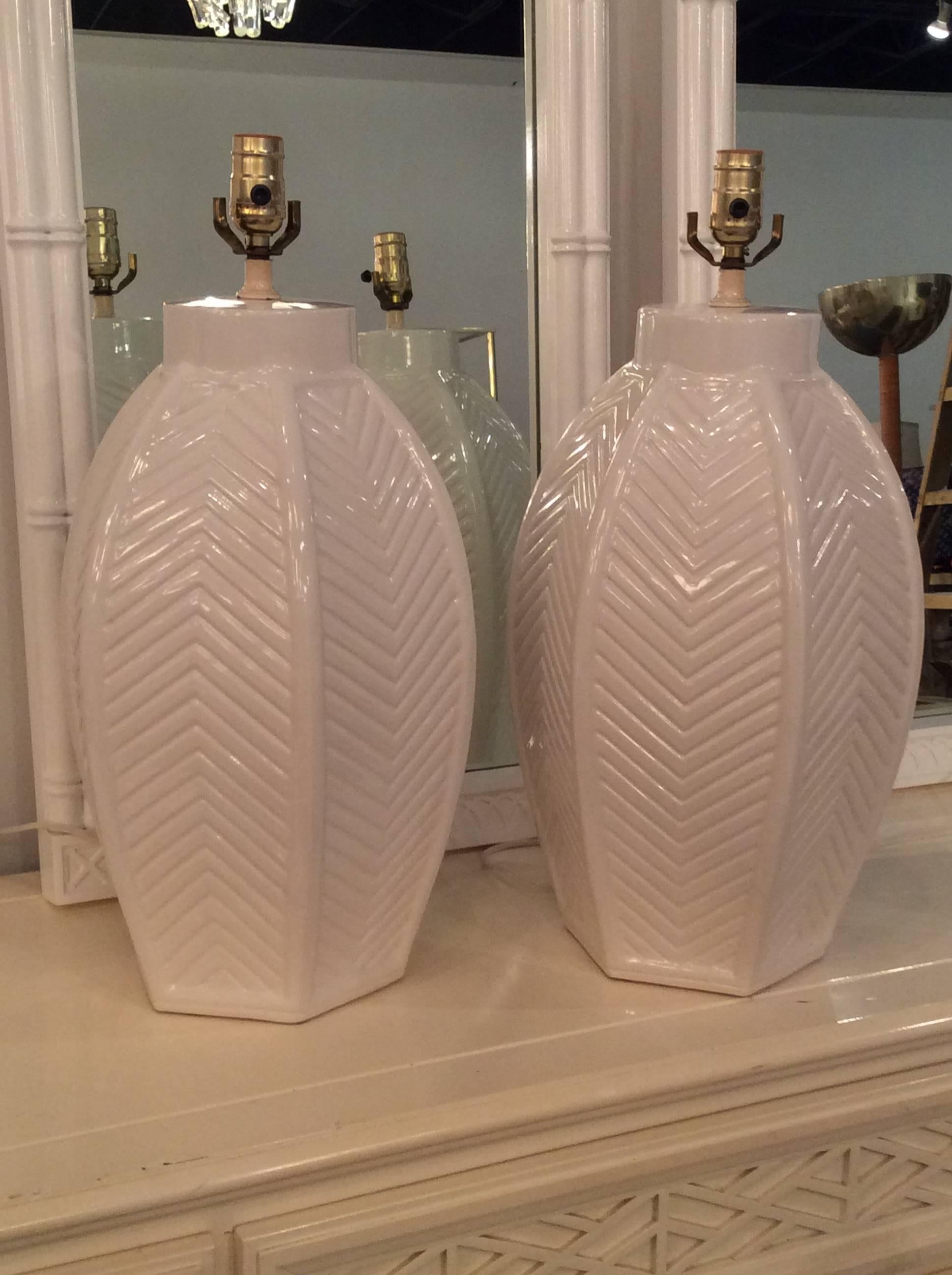 Pair of Vintage Oversized White Ceramic Chevron Table Lamps, Hollywood Regency For Sale 1