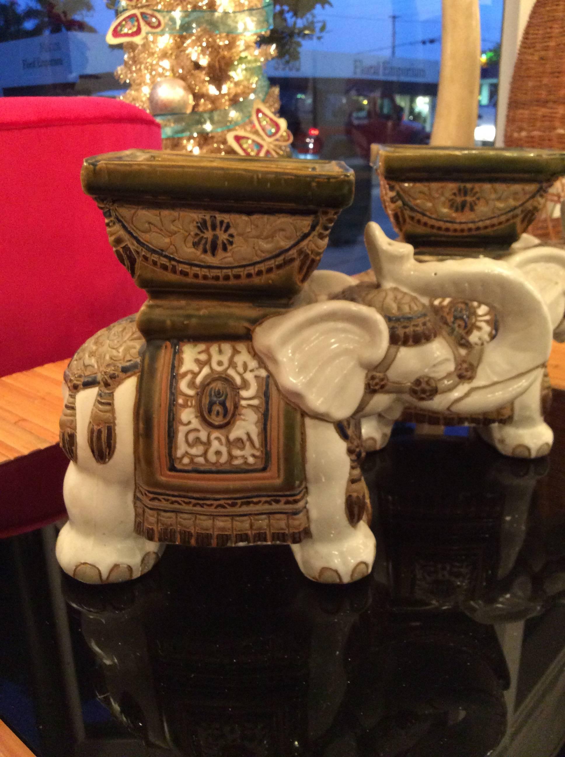 Hollywood Regency Paire de pots de jardin vintage en terre cuite en forme d'éléphant, supports de jardin en vente