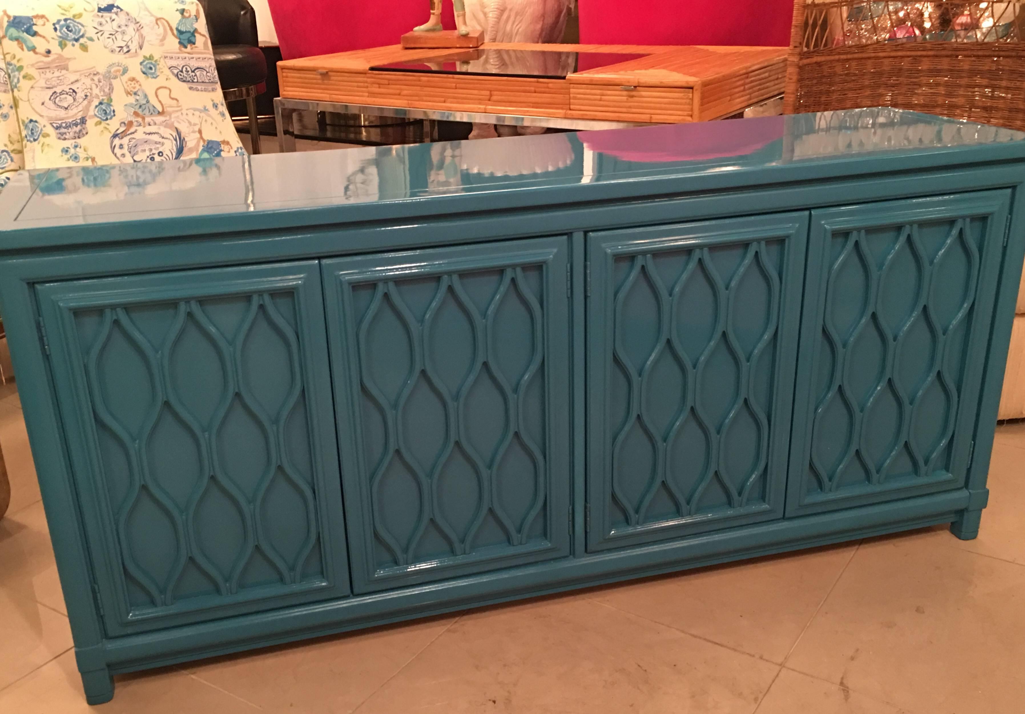 Lacquered Credenza Buffet Sideboard Blue Teal Dresser Hollywood Regency Vintage  In Excellent Condition In West Palm Beach, FL