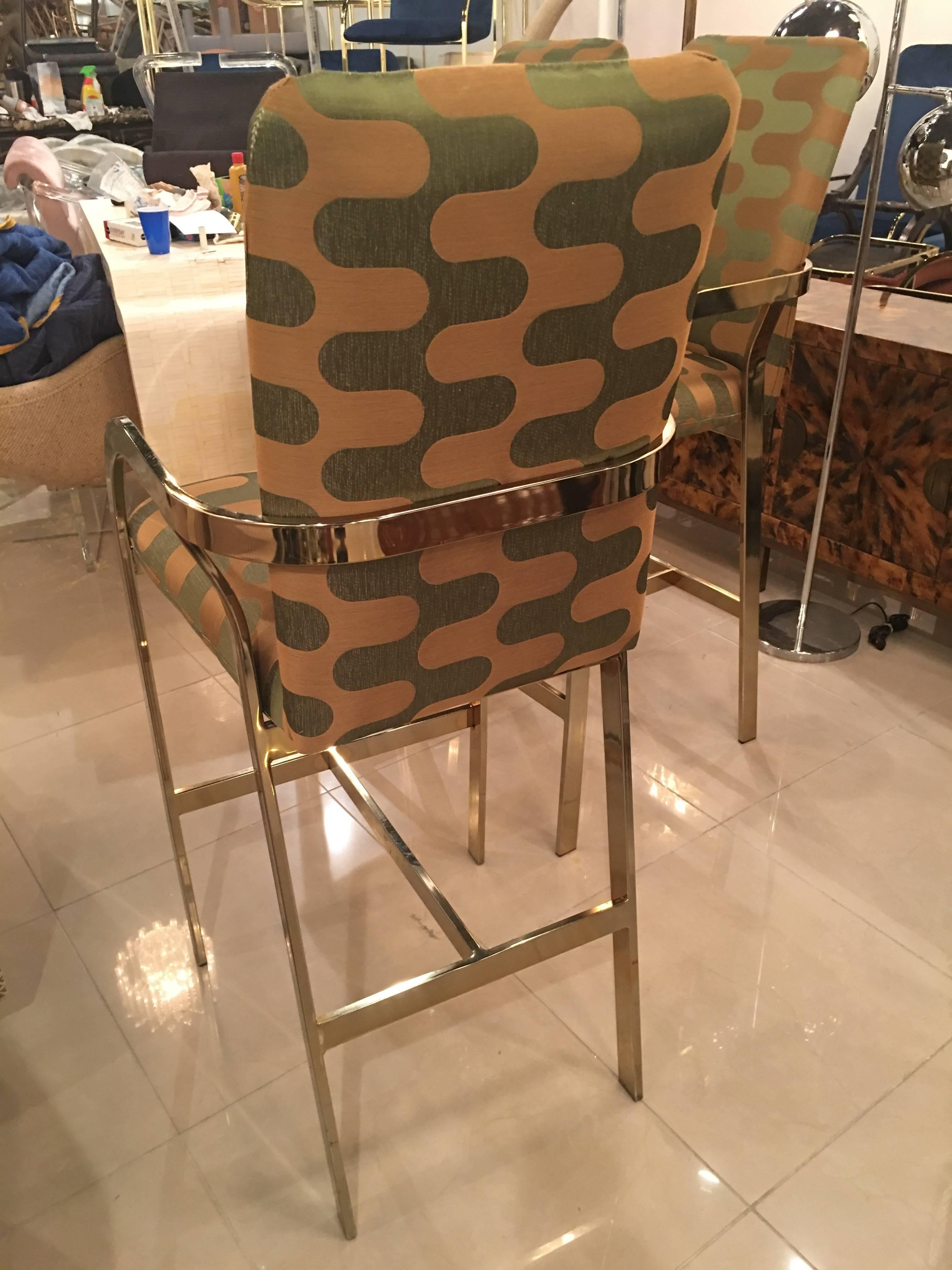 Late 20th Century Brass Gold Arm Barstools Stools Vintage Set 3 Hollywood Regency DIA Upholstered For Sale