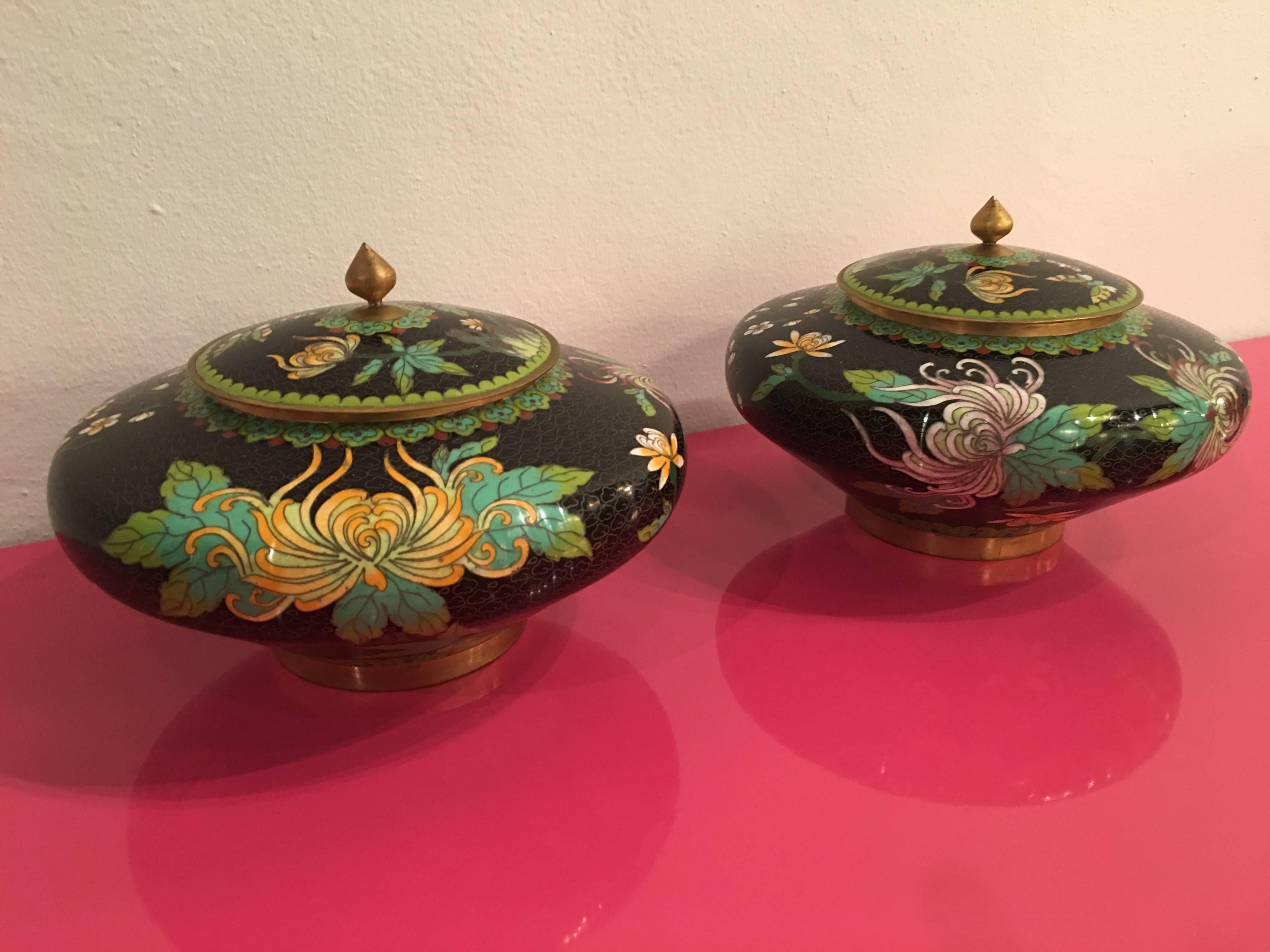 Mid-20th Century Pair of Vintage Cloisonné Lid Jars Vases Urns Brass Enamel Floral Flowers Metal For Sale