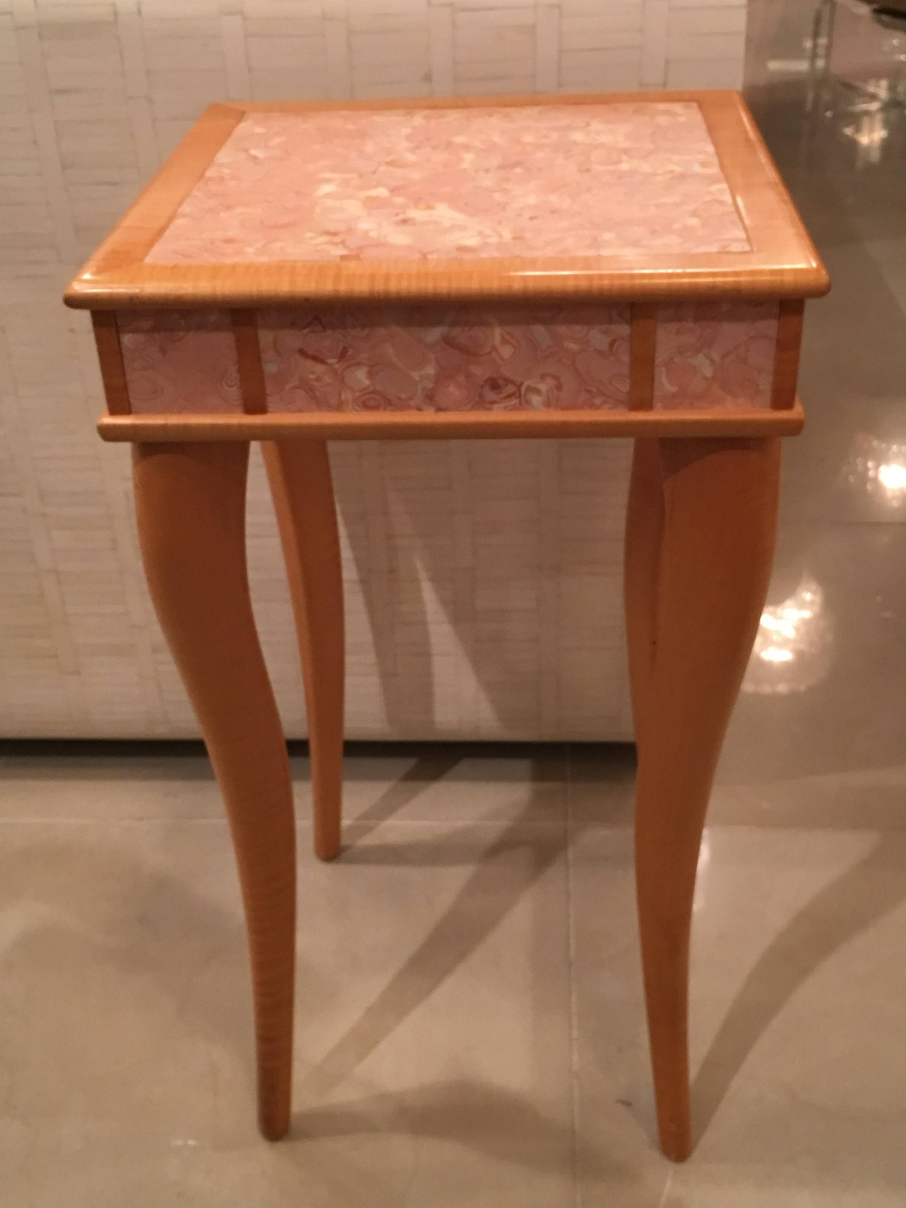 Pink Agate Marble Stone Bird's-Eye Maple Wood End Side Drink Table, Vintage In Good Condition For Sale In West Palm Beach, FL