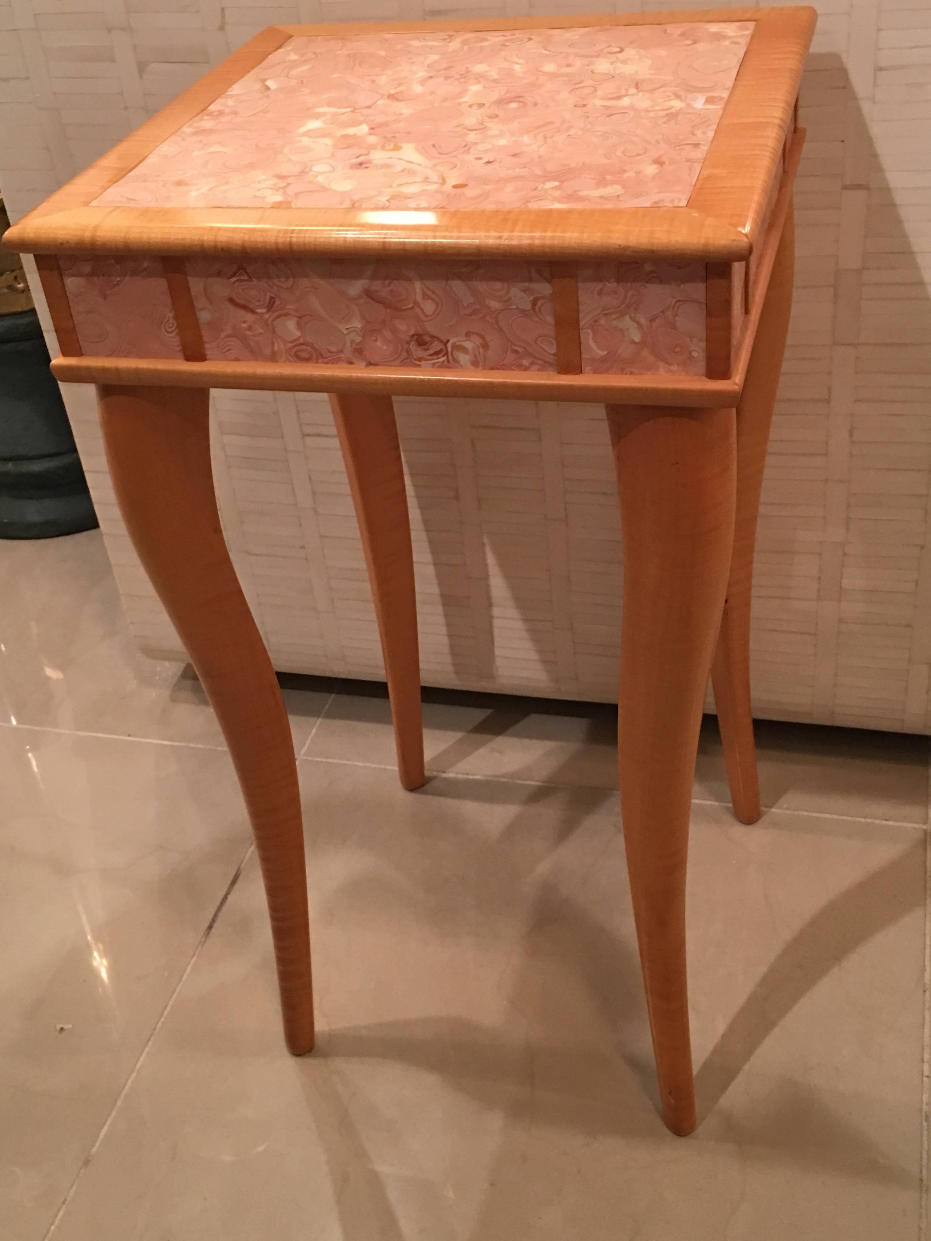 Late 20th Century Pink Agate Marble Stone Bird's-Eye Maple Wood End Side Drink Table, Vintage For Sale