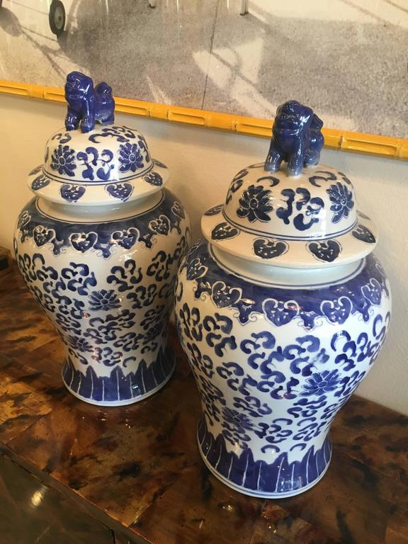 Ceramic Foo Dogs Blue and White Ginger Jars Pair Vintage Large Urns Palm Beach Oriental For Sale