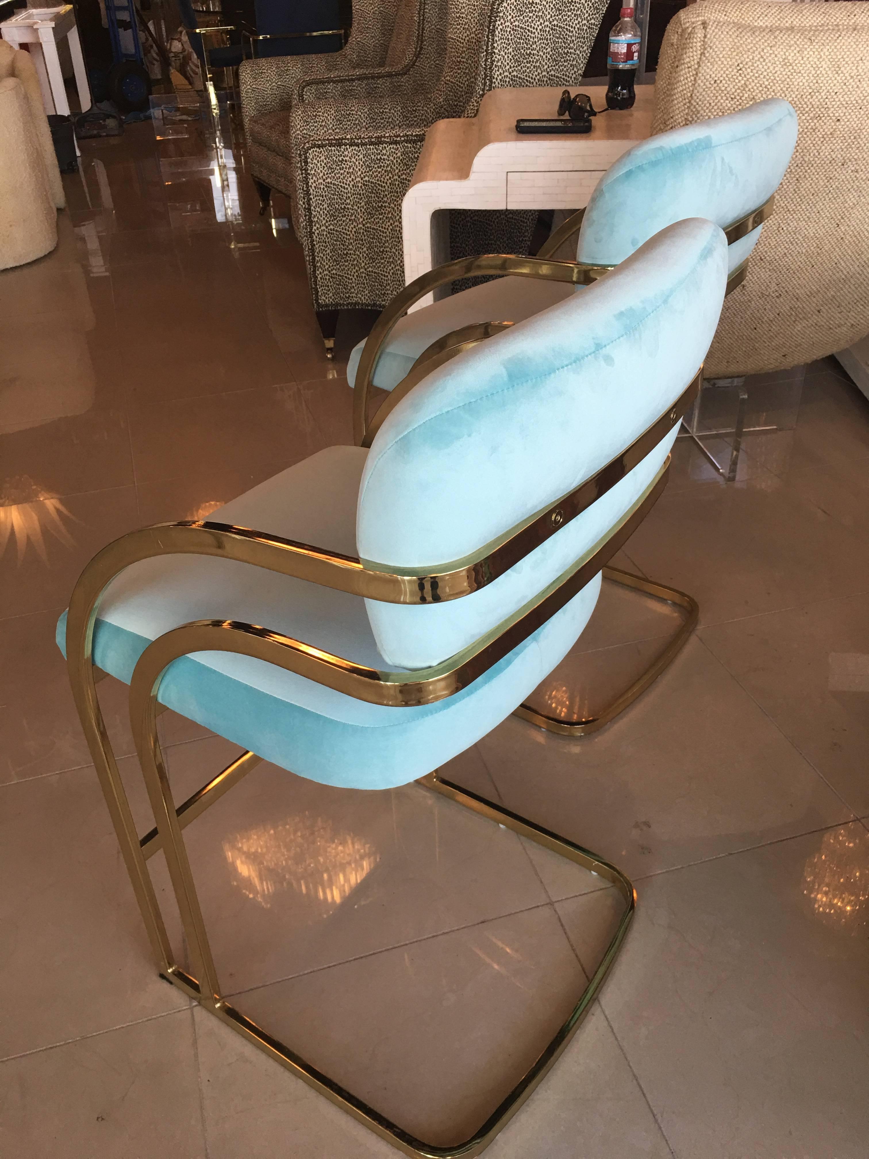 Set of 4 Brass Cantilever Counter Stools Blue Velvet Upholstered Milo Baughman In Good Condition In West Palm Beach, FL