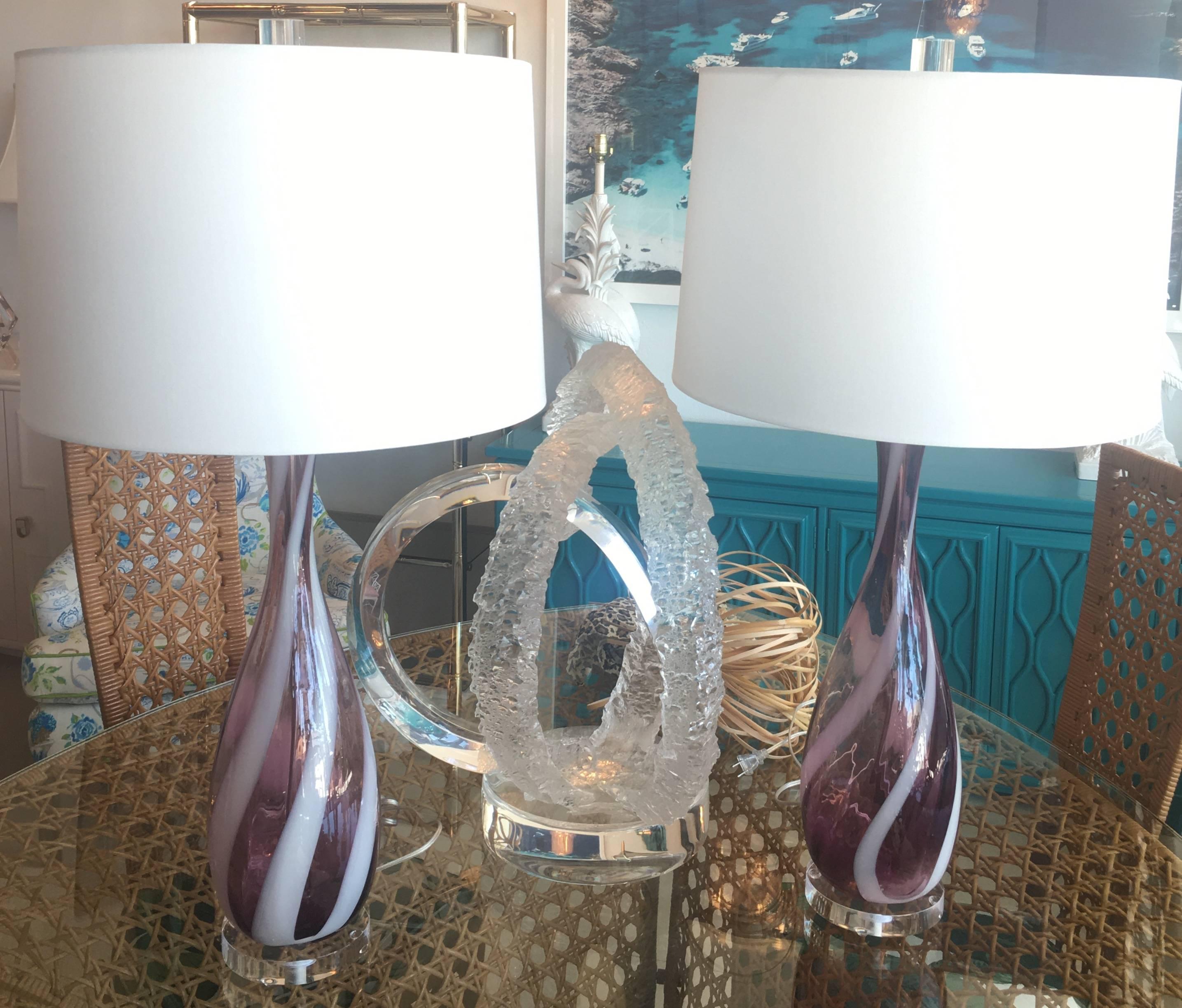 Amazing pair of vintage 1950s Italian Murano amethyst purple swirl glass table lamps. Amethyst purple and white swirl color glass with Lucite base and matching Lucite chunky finials. These have been professionally rewired with new cords, chrome