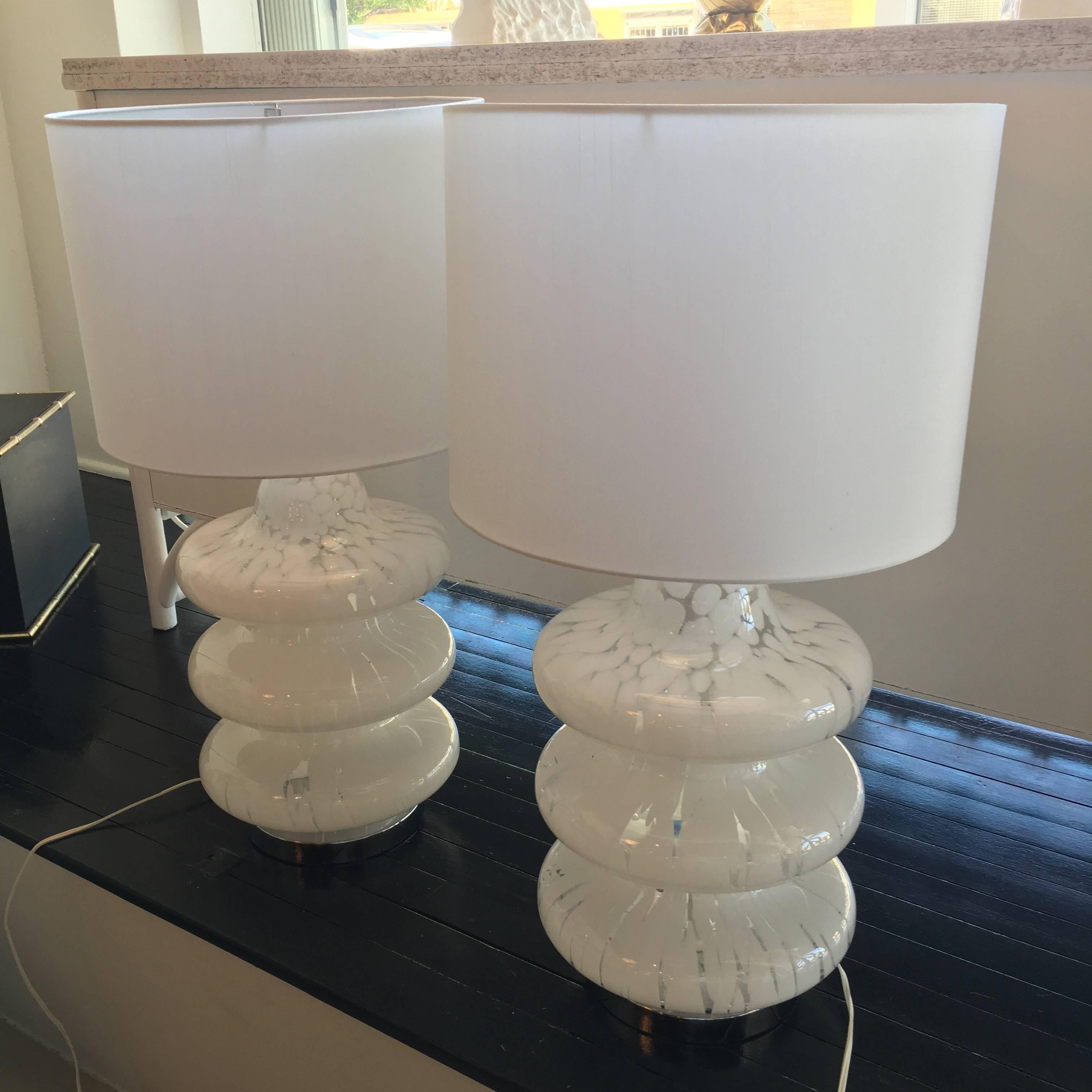 Pair of Murano Three-Tier Mottled Glass Table Lamps, Chrome Hollywood Regency In Good Condition In West Palm Beach, FL