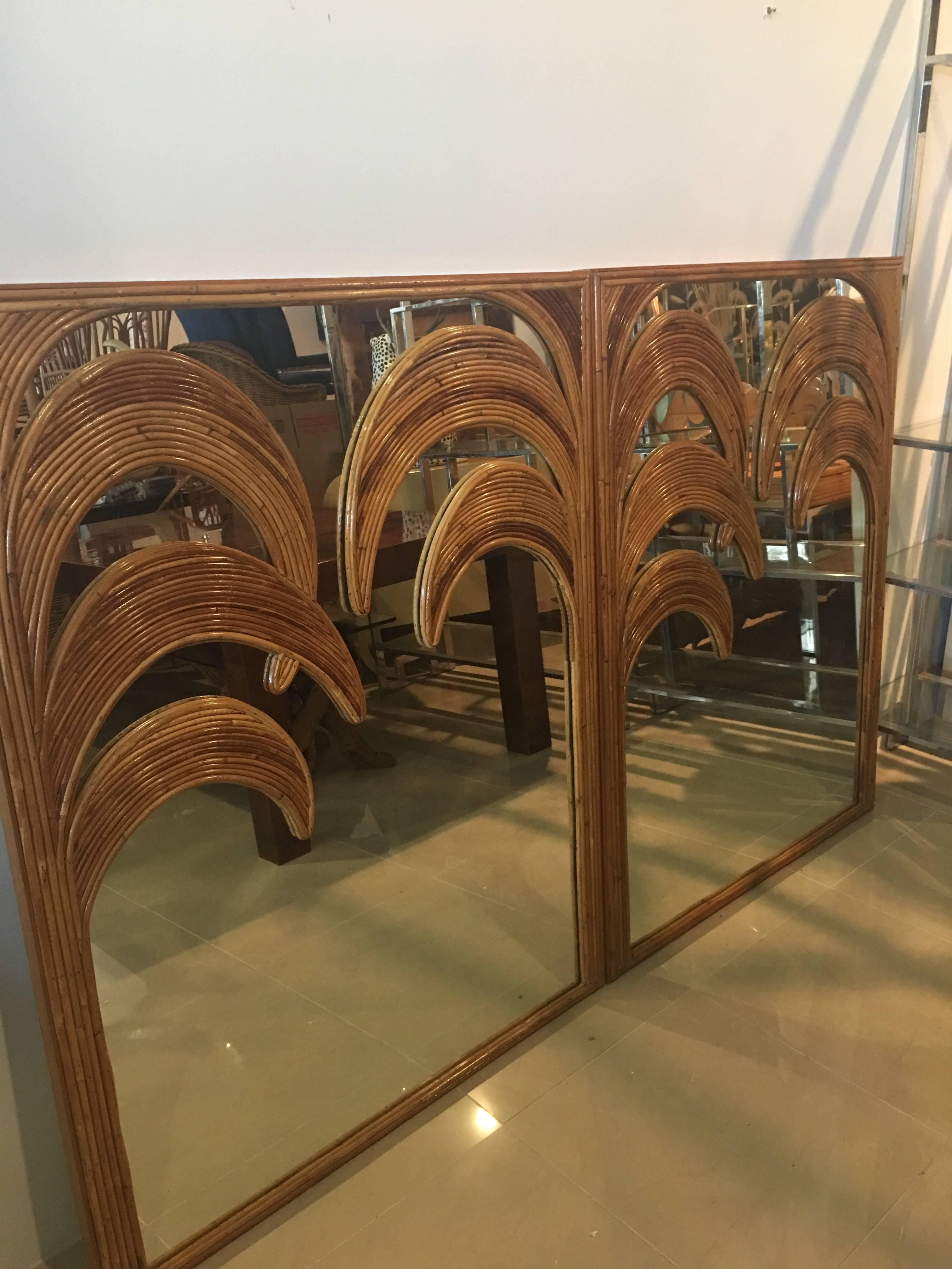 Split Reed Bamboo Wall Mirrors, Set of Three Tropical Leaf Palm Tree Frond In Excellent Condition In West Palm Beach, FL