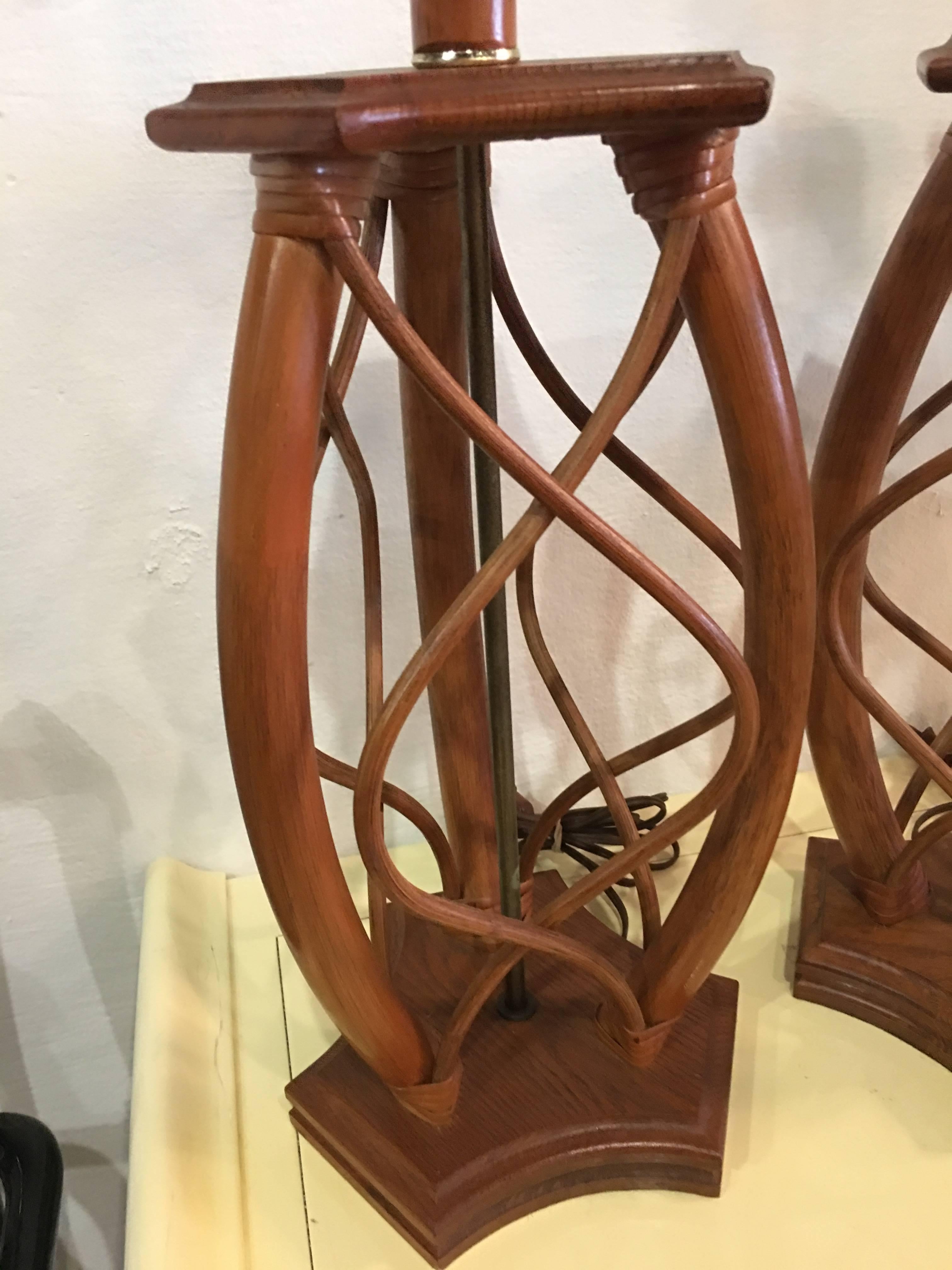 Paar Rattan-Tisch-Holzlampen, Mid-Century Modern, Vintage im Angebot 2