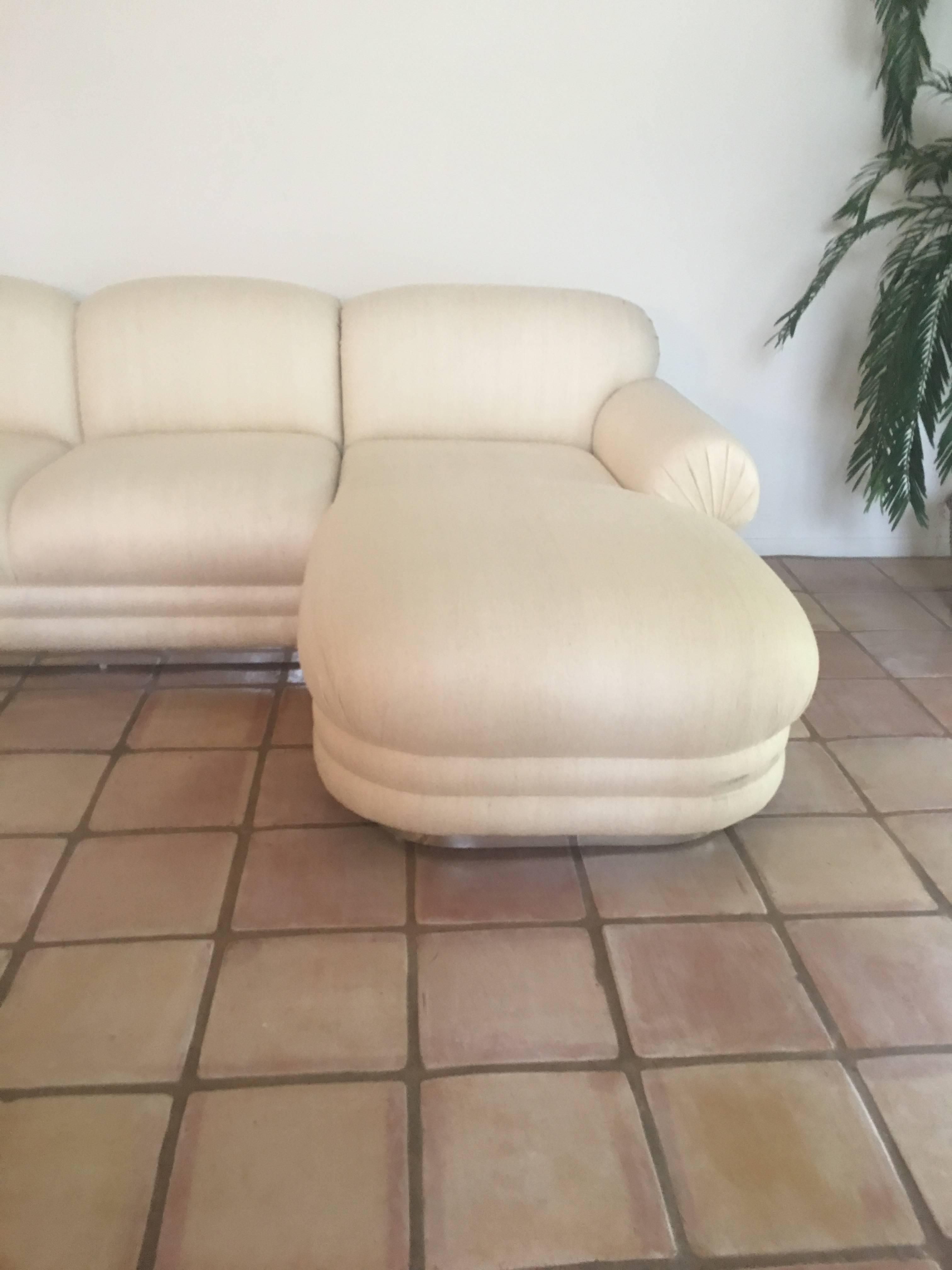 Canapé sectionnel quatre pièces avec chaise et base chromée dans le style de Milo Baughman 3