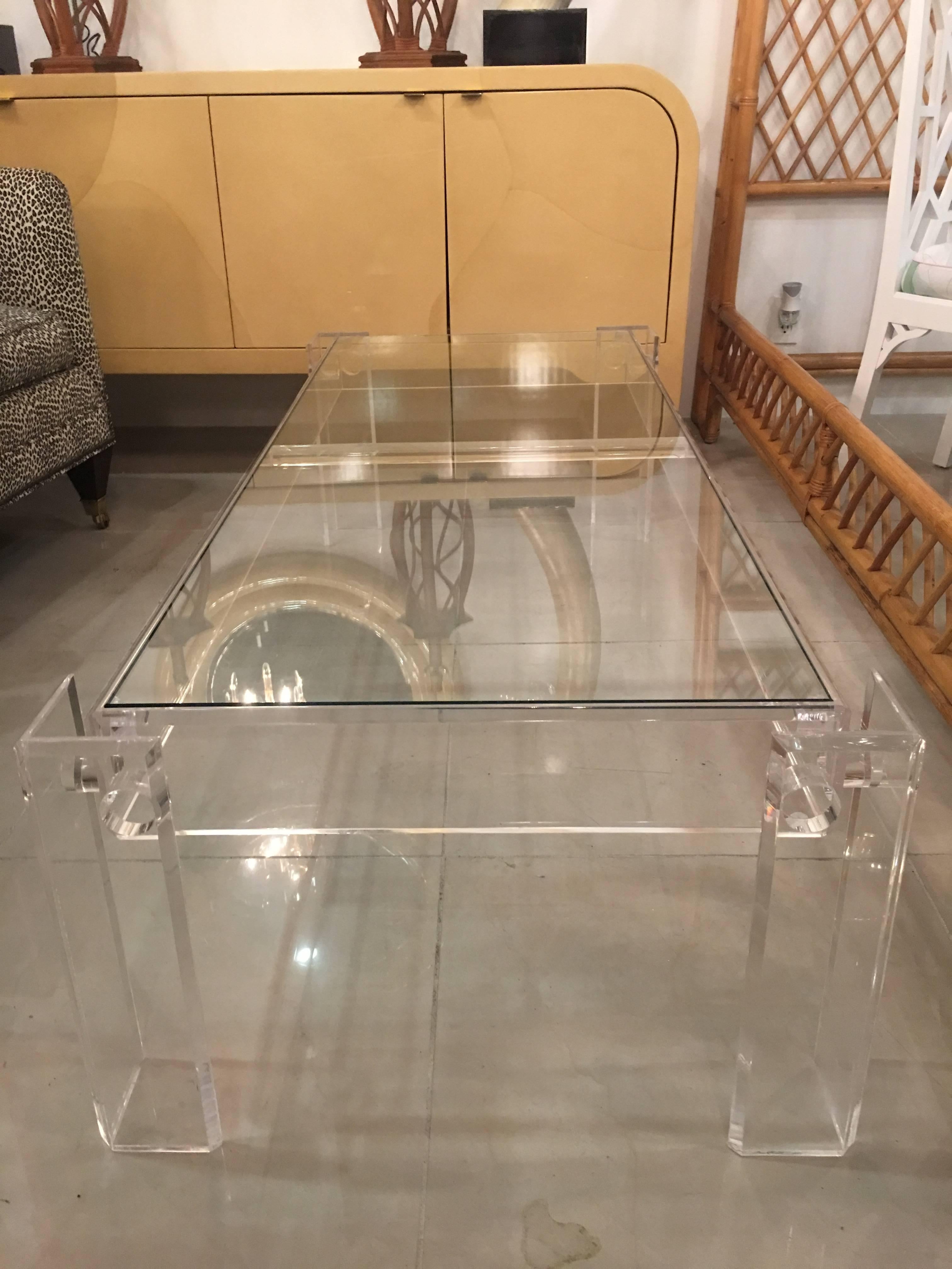 Vintage Lucite Peg Rectangular Coffee Cocktail Table Glass Top Hollywood Regency In Good Condition In West Palm Beach, FL