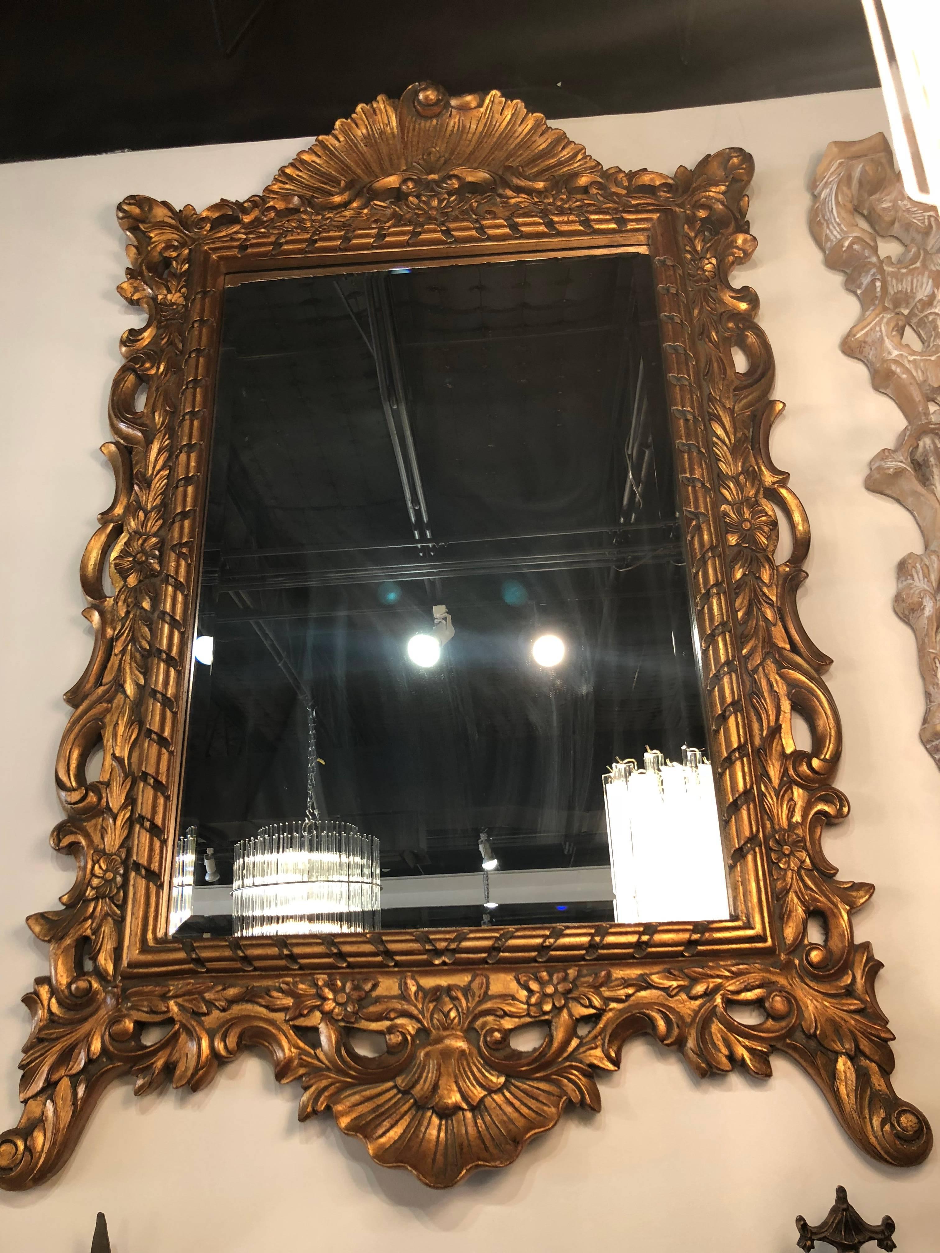 Vieux miroir mural orné d'or français Hollywood Regency en vente 2