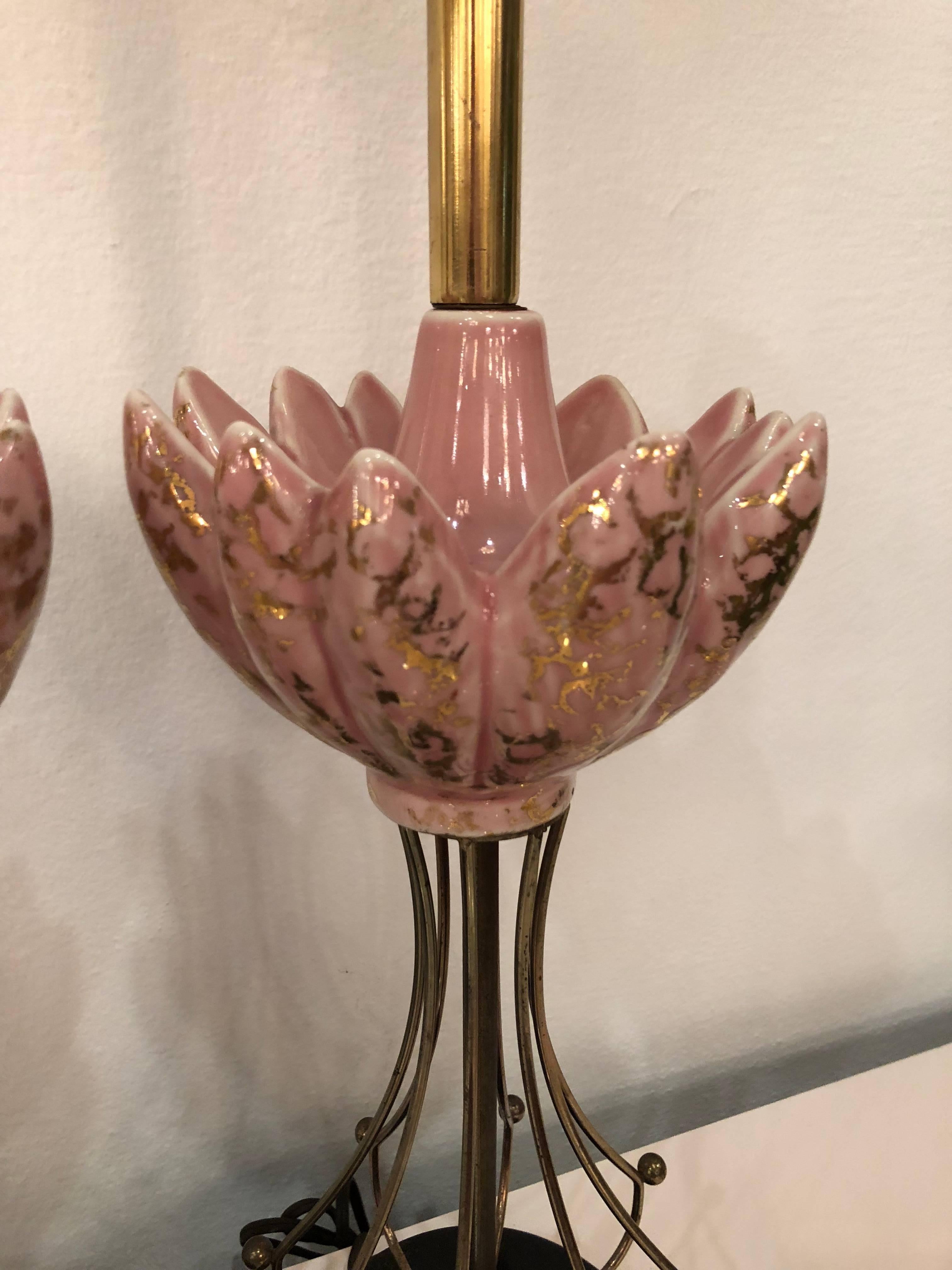 Pair of Art Deco Pink and Brass Table Lamps Vintage Hollywood Regency For Sale 3