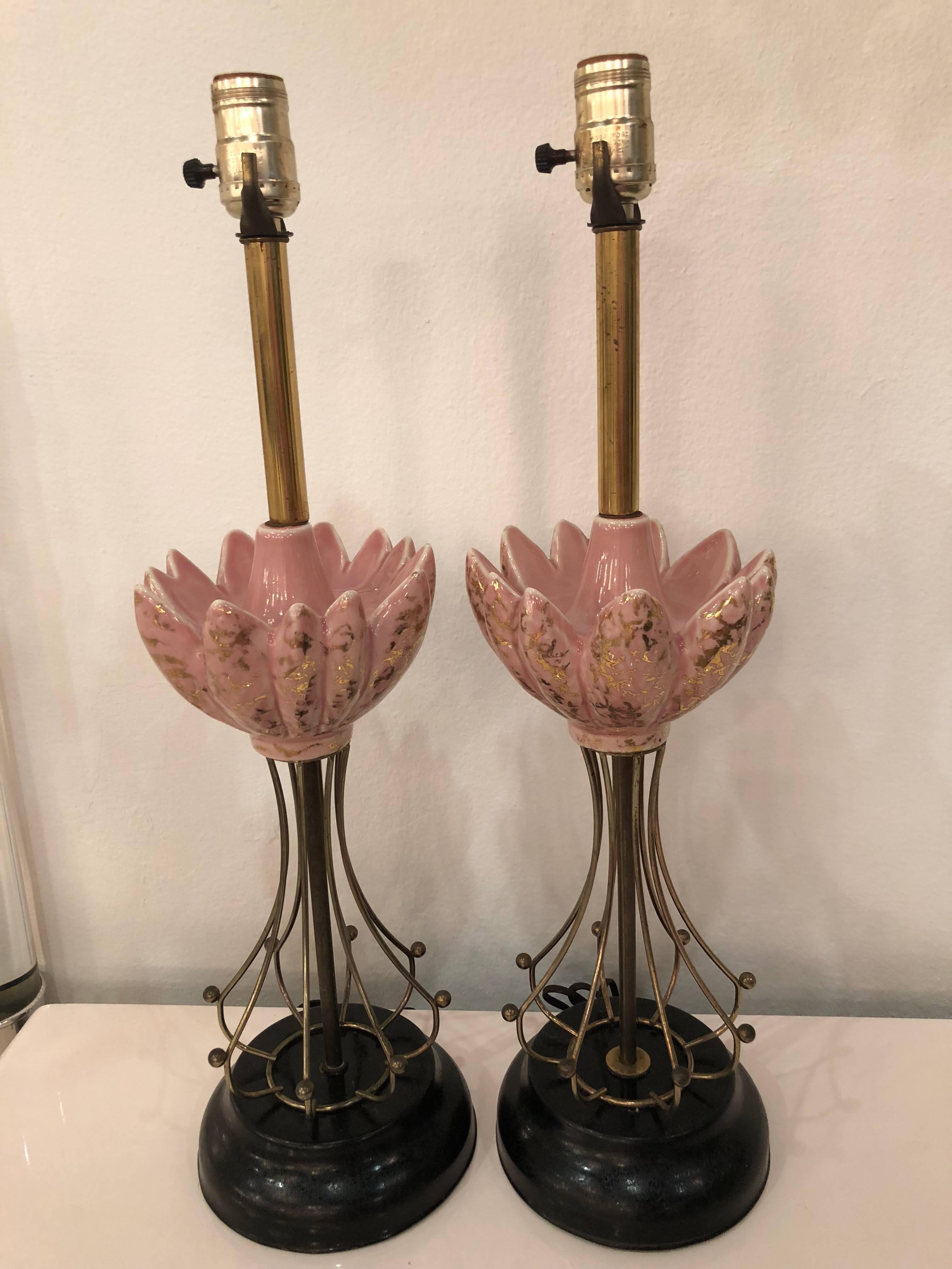 Paire de lampes de table Art Déco roses et laiton Vintage Hollywood Regency en vente 2