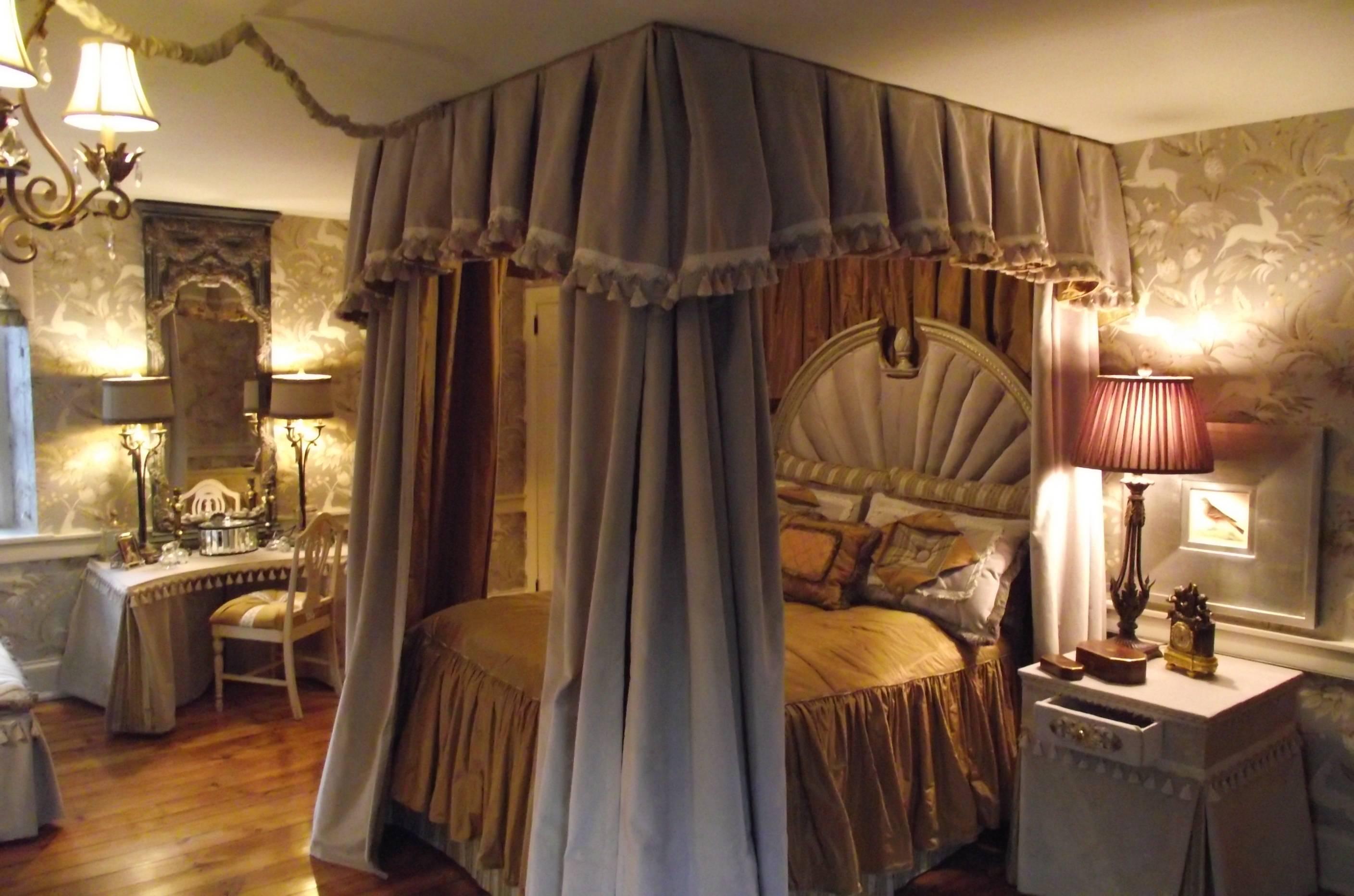 American Canopy Bed For Sale