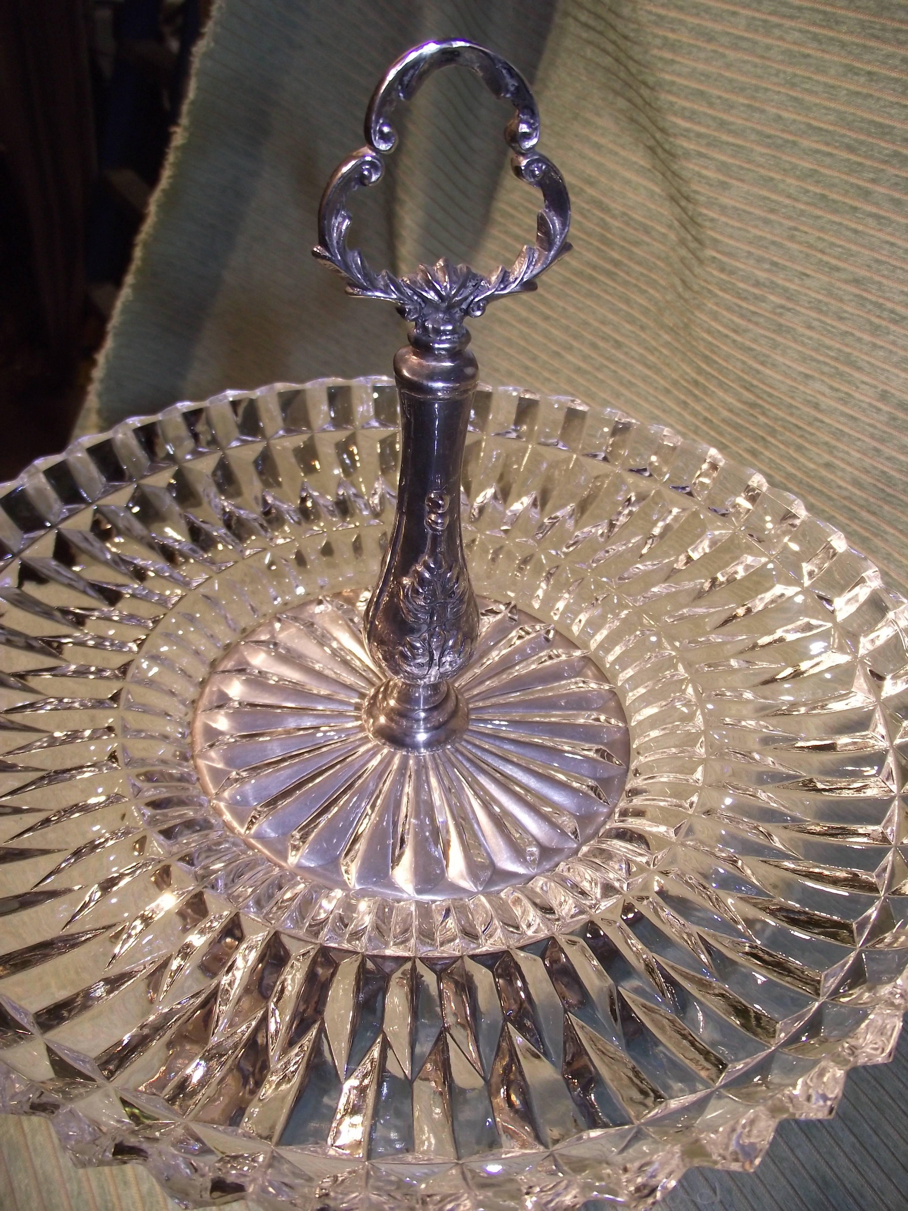 Candy Dish /Swan Design Silver Plate and Crystal  In Good Condition For Sale In Harrisburg, PA