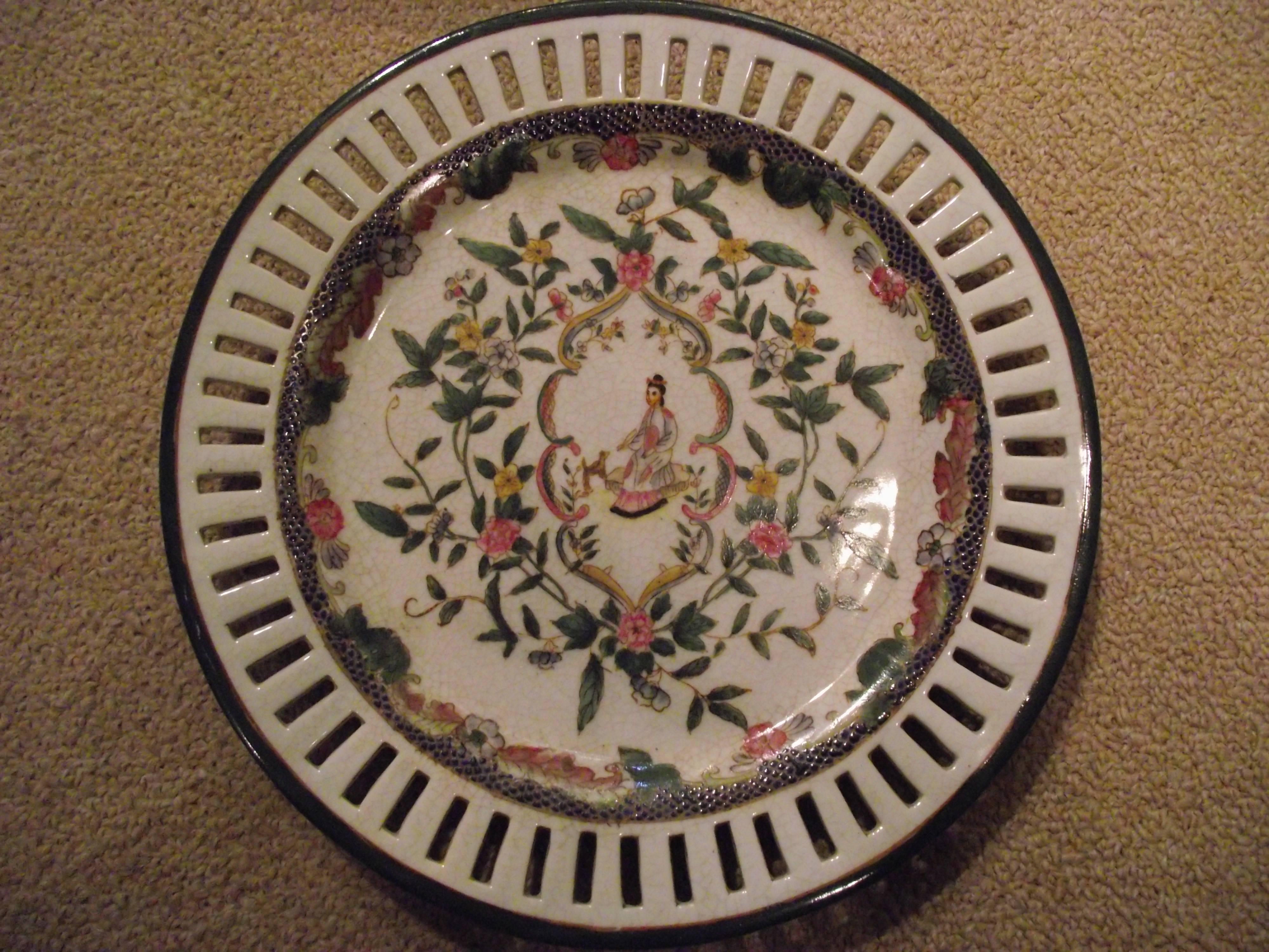 Chinese Export Chinese Platter and Plates, Green Pink and White Reproductions For Sale