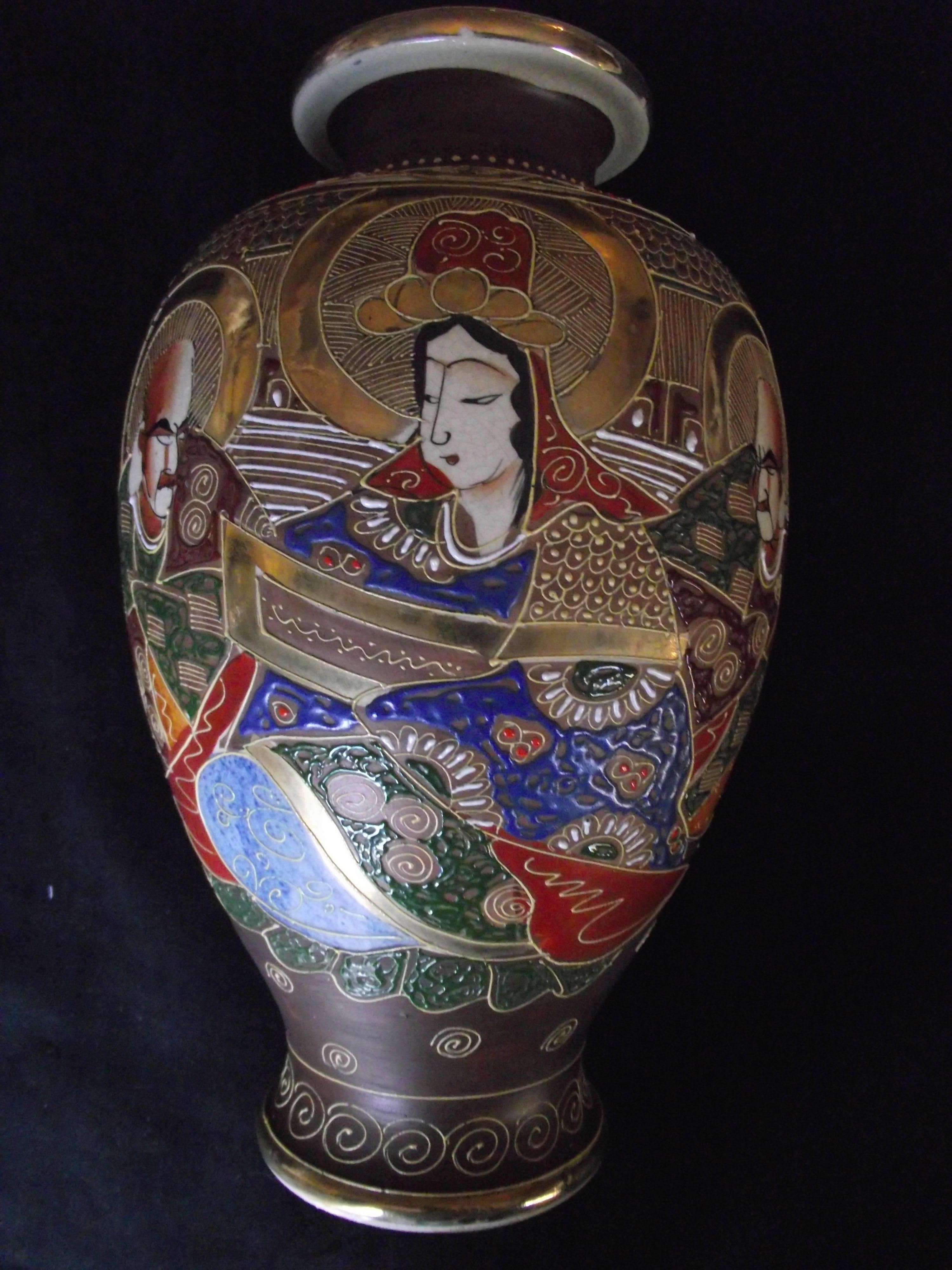 Antique Satsuma Vase, Japanese Vase In Good Condition In Harrisburg, PA