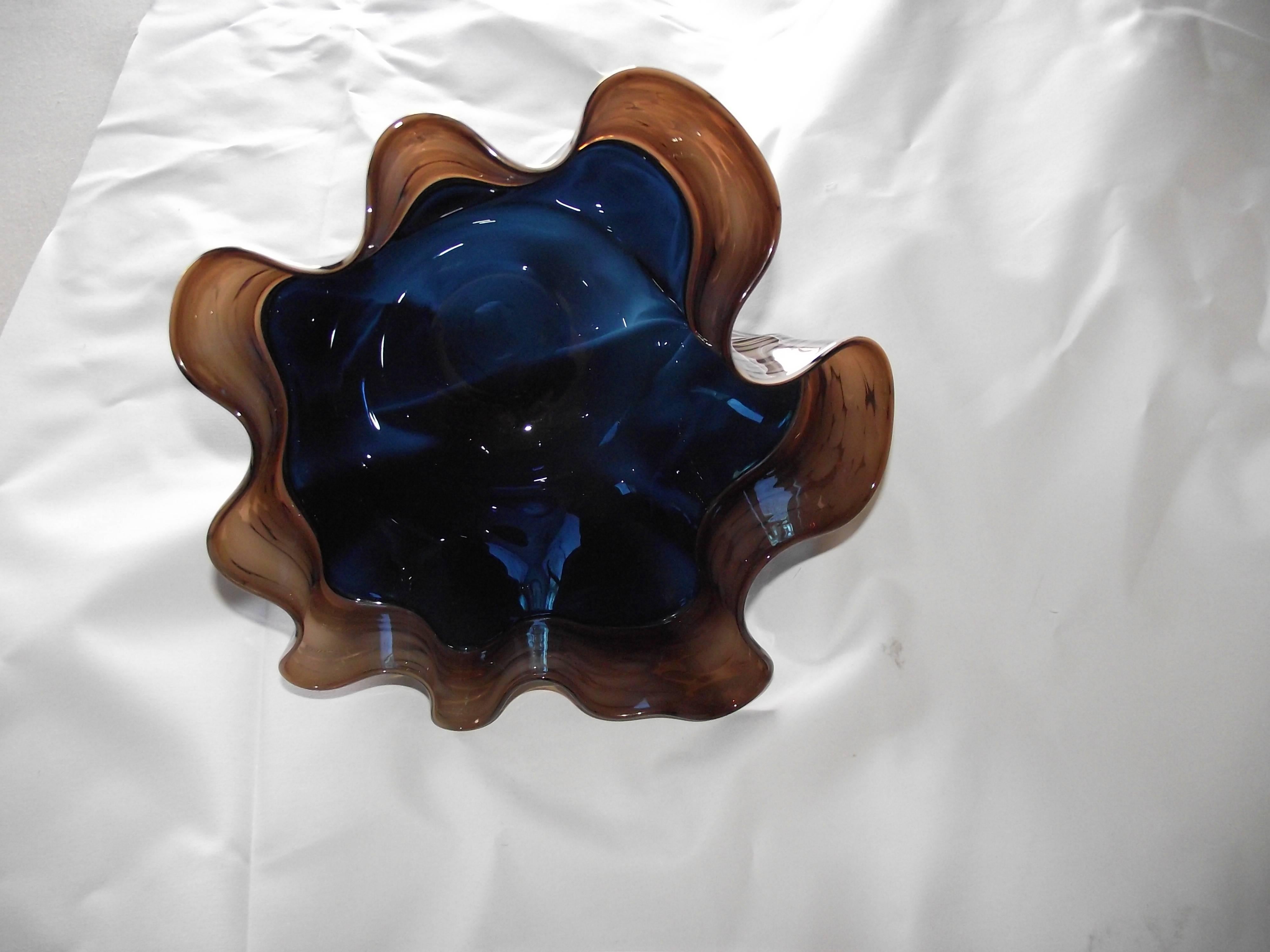 Murano Latticino Blown Glass Bowl, Blue Glass Bowl, Handkerchief Vase Bowl In Excellent Condition In Harrisburg, PA