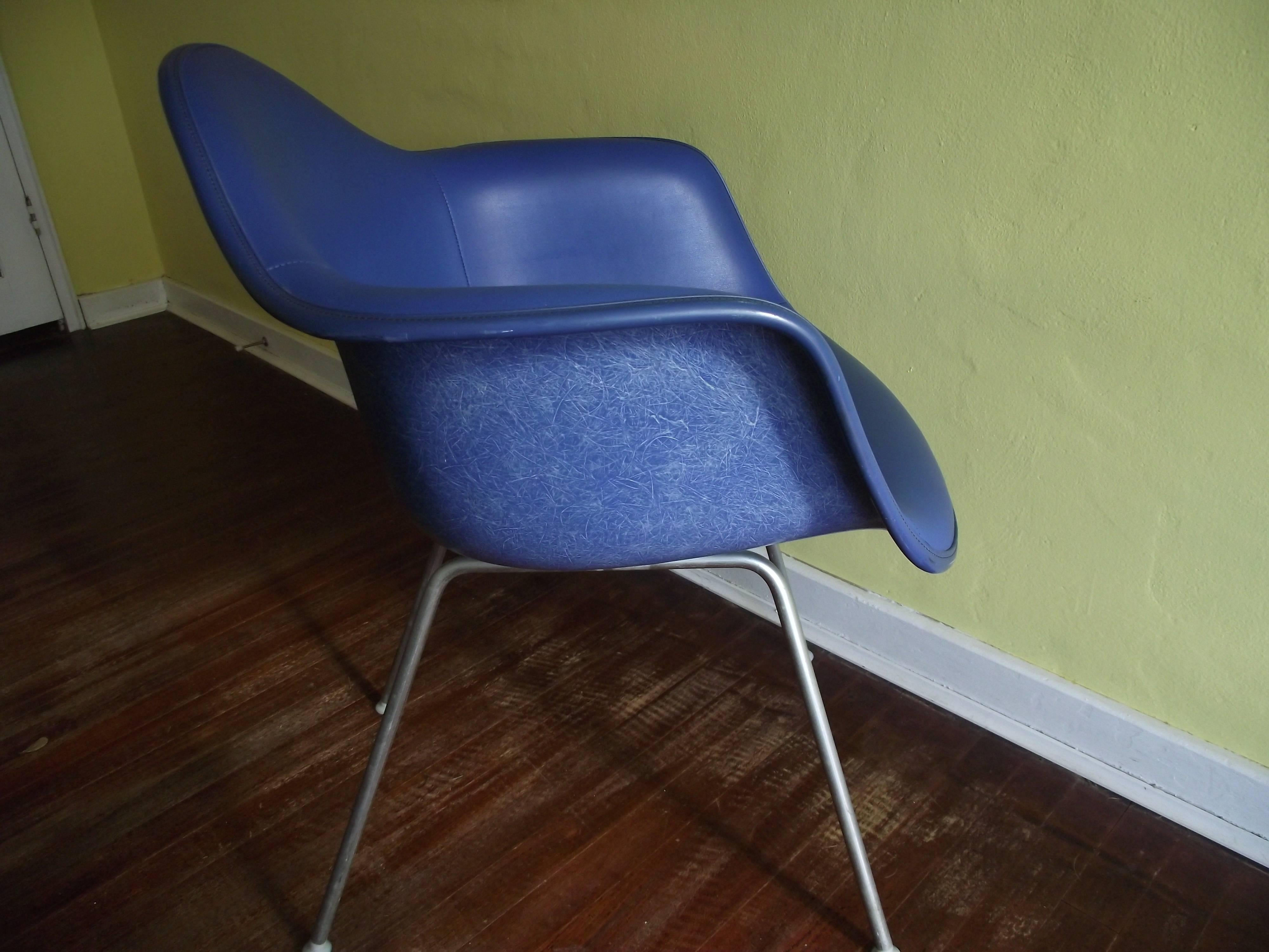 Herman Miller Eames armchair has the original contents and production label. The upholstery is in great condition.