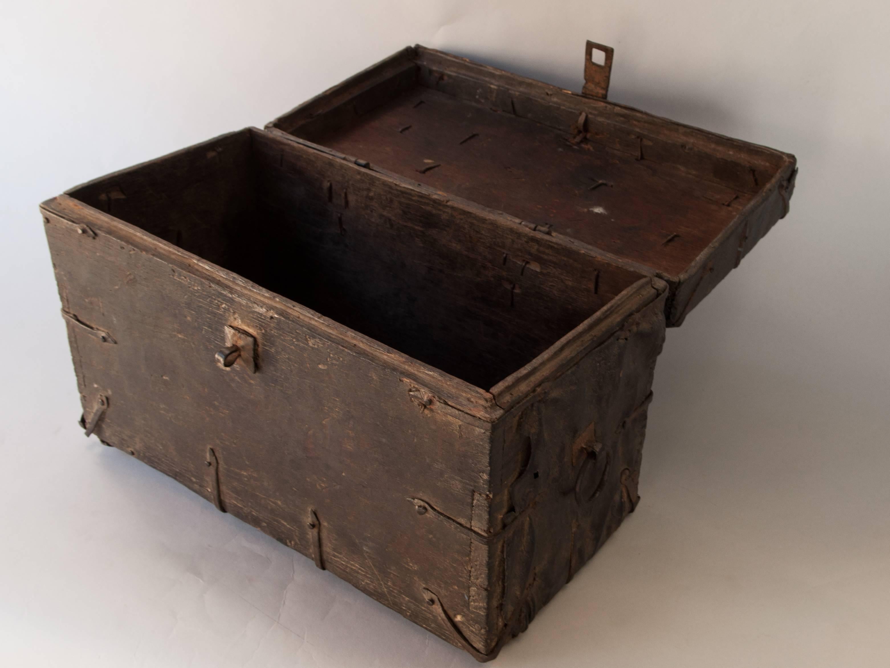 Vintage Wooden and Leather Chest from Tibet, Early-Mid 20th Century. 2