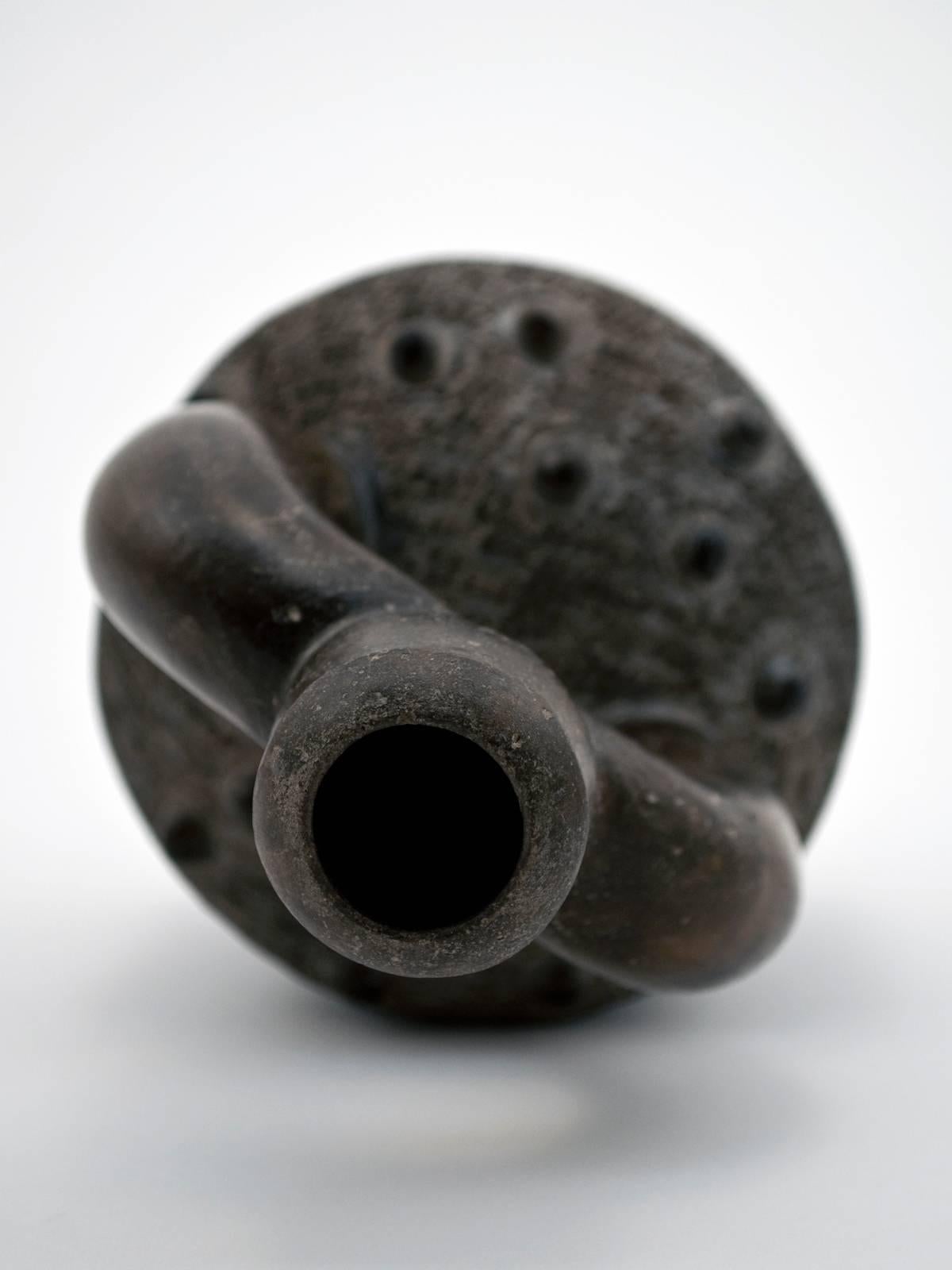 Hand-Crafted Pre-Columbian Chavin Blackware Stirrup Vessel 