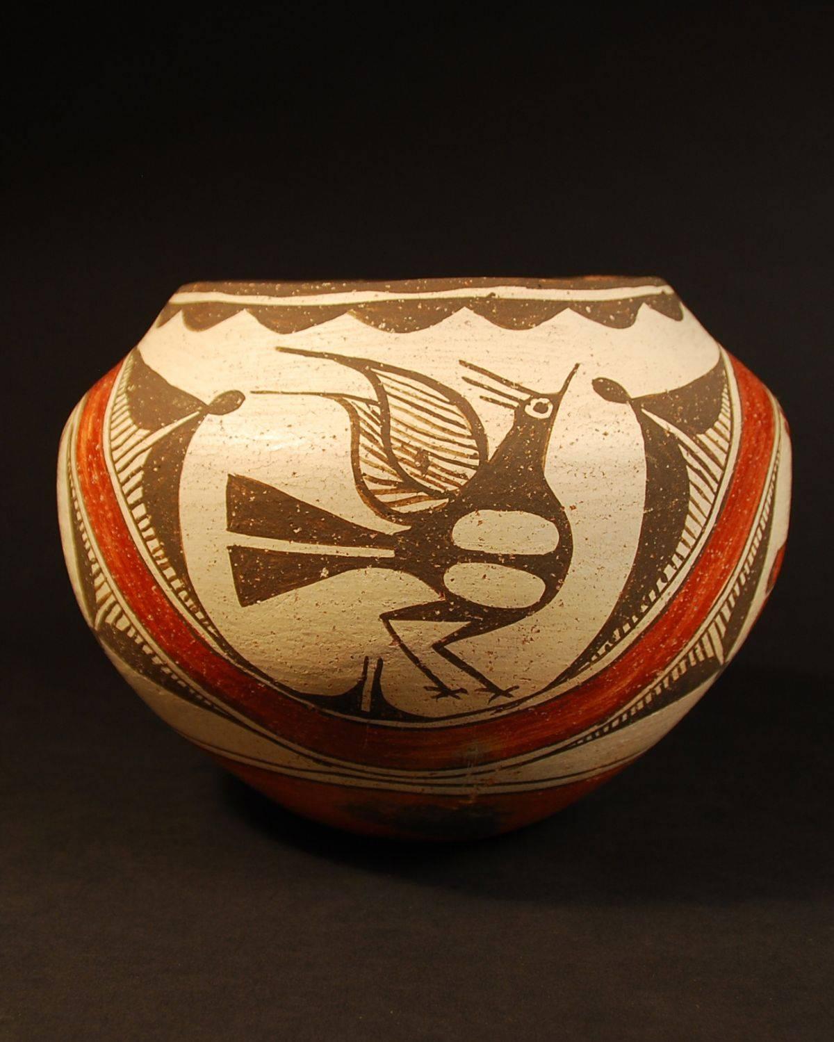 Hand-Crafted Native American Indian Tribal Pot, Zia Pueblo, New Mexico, circa 1950s