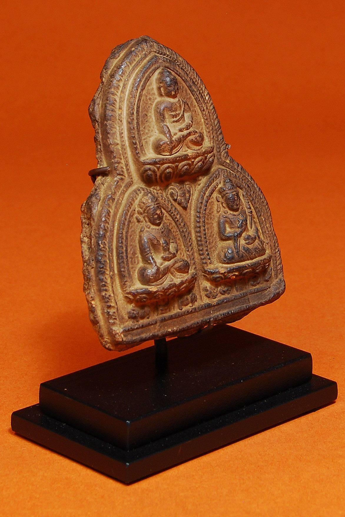 20th Century or Earlier Buddhist Clay Tsa Tsa or Votive from Nepal In Excellent Condition In Point Richmond, CA
