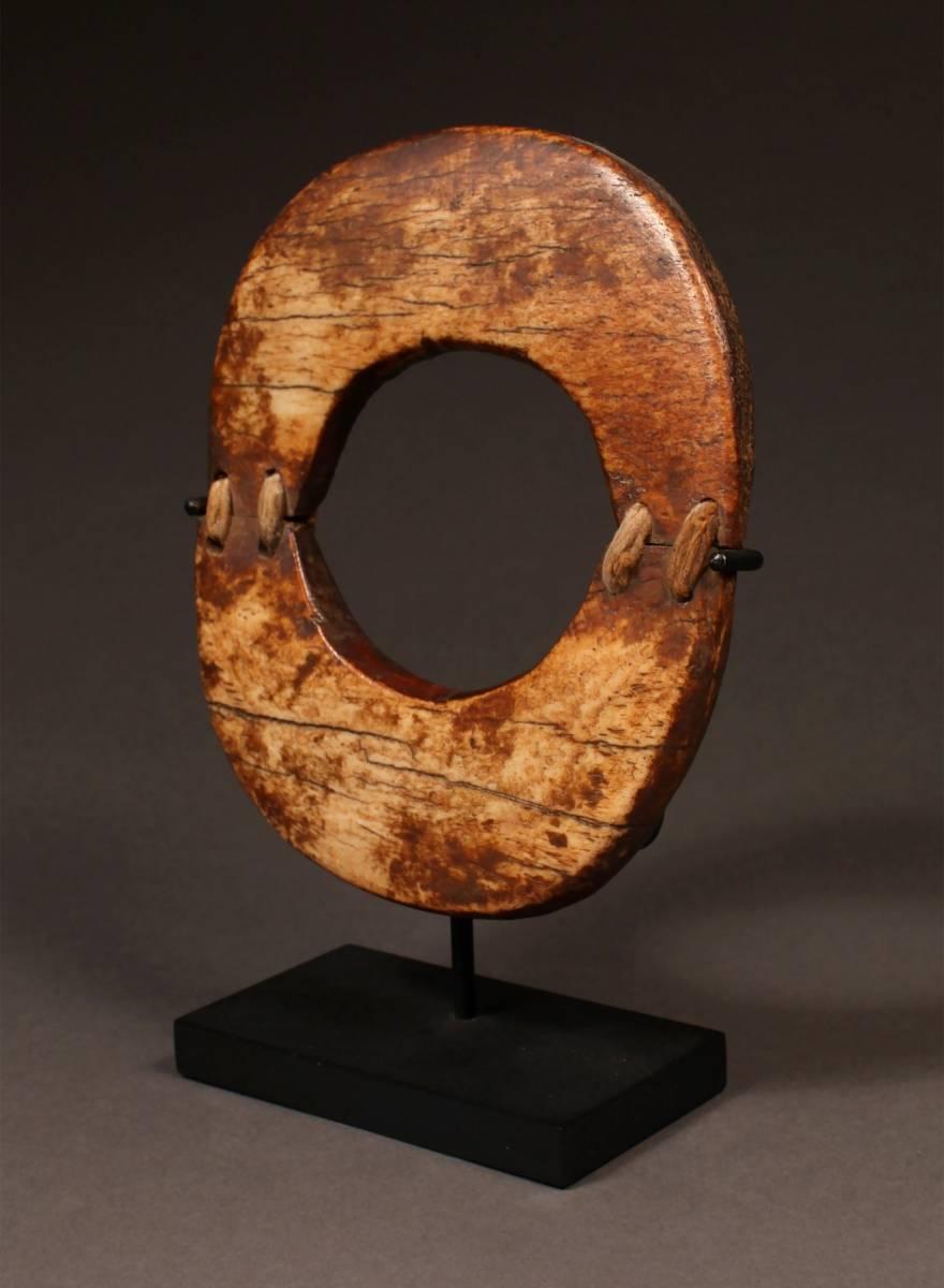 Offered by Vicki Shiba
19th century tribal lobi armband, Mali, Africa

Sculpturally comprised of two half circles attached with fibre – the aged bone armlet is a fine example of minimal form and wearable function.

 