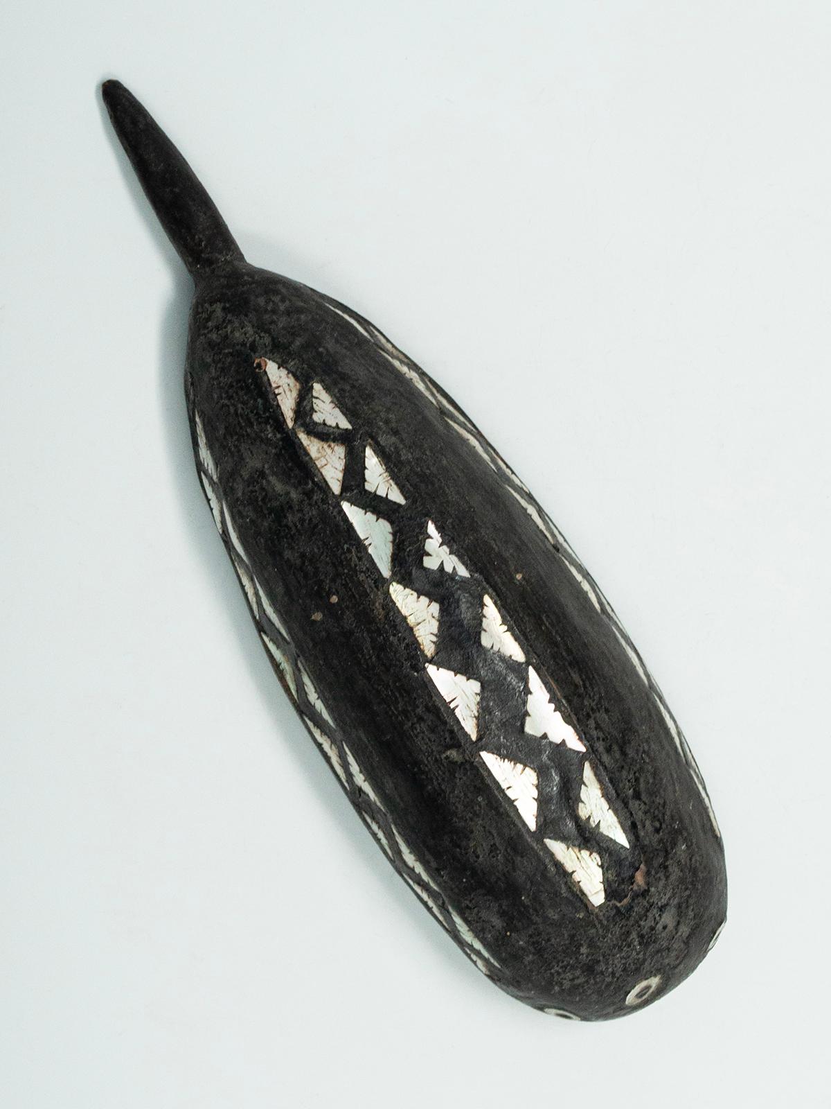 Early 20th Century Wood and Shell Inlay Scoop, Solomon Islands In Good Condition For Sale In Point Richmond, CA