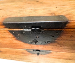 Tansu japonais ancien de type « Kasane » (épée), période Meiji