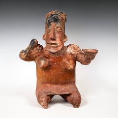 Figurine féminine assise précolombienne, en céramique, Jalisco, ouest du Mexique