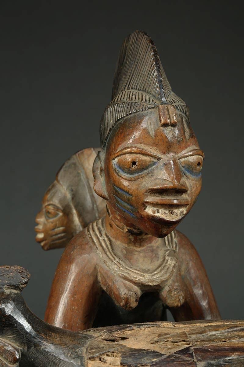 Yoruba Tribal Maternity Offering Bowl Figure Chicken, Nigeria Africa Timeless In Distressed Condition In Point Richmond, CA
