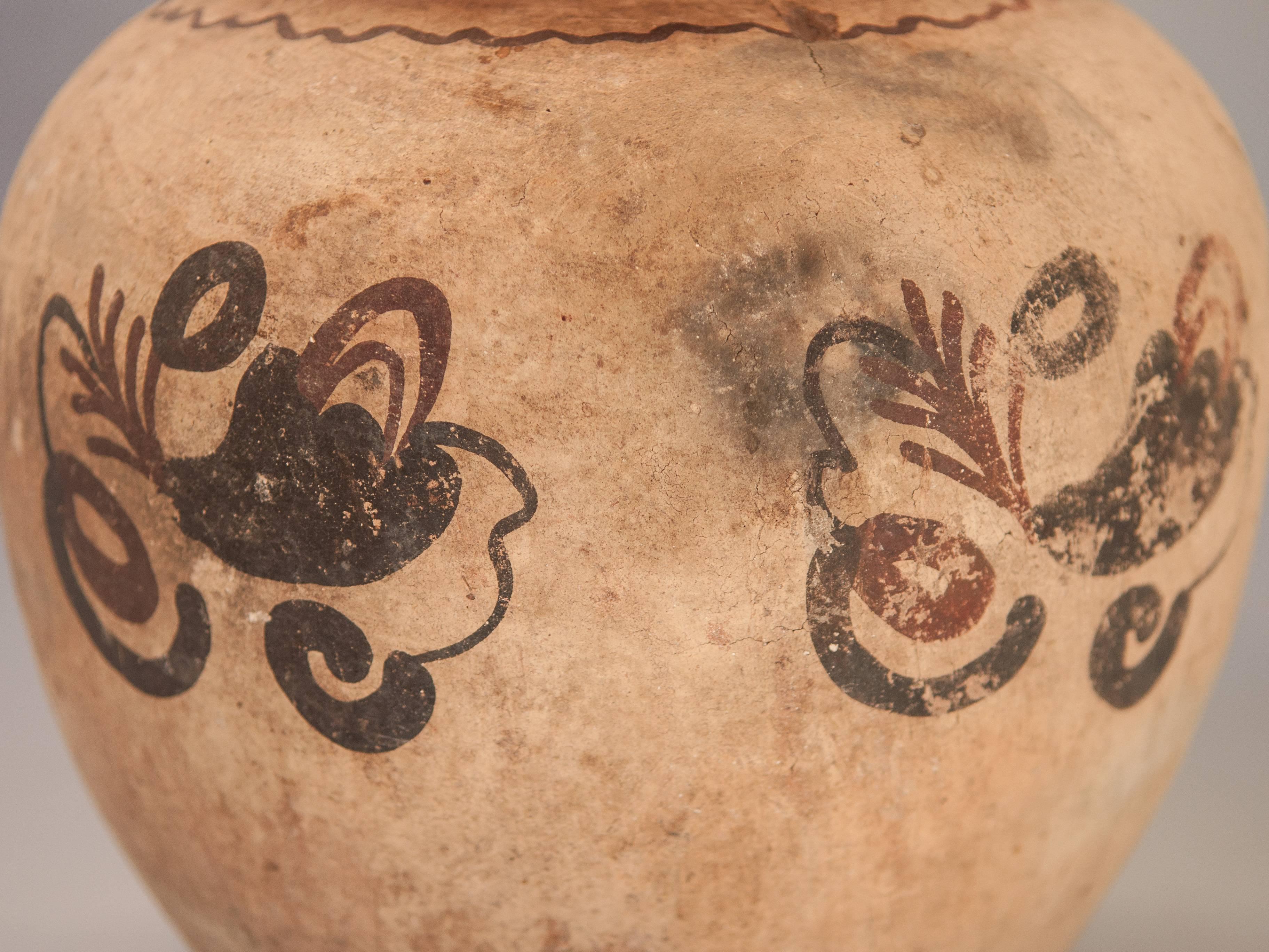 Indonesian Earthenware Pot with Floral Design Mid-20th Century, Molucca Islands, Indonesia