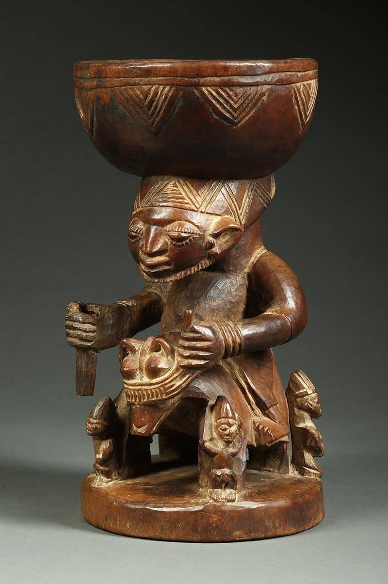 African Tribal Yoruba, Nigeria Rider Figure Offering Bowl Early 20th Century In Good Condition For Sale In Point Richmond, CA