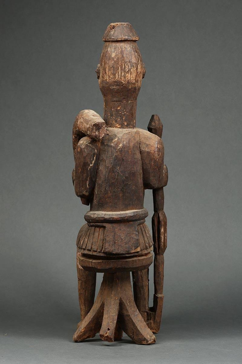 Large Tribal Seated Igbo Ikenga Figure with Sword, Early 20th Century, Nigeria In Excellent Condition In Point Richmond, CA