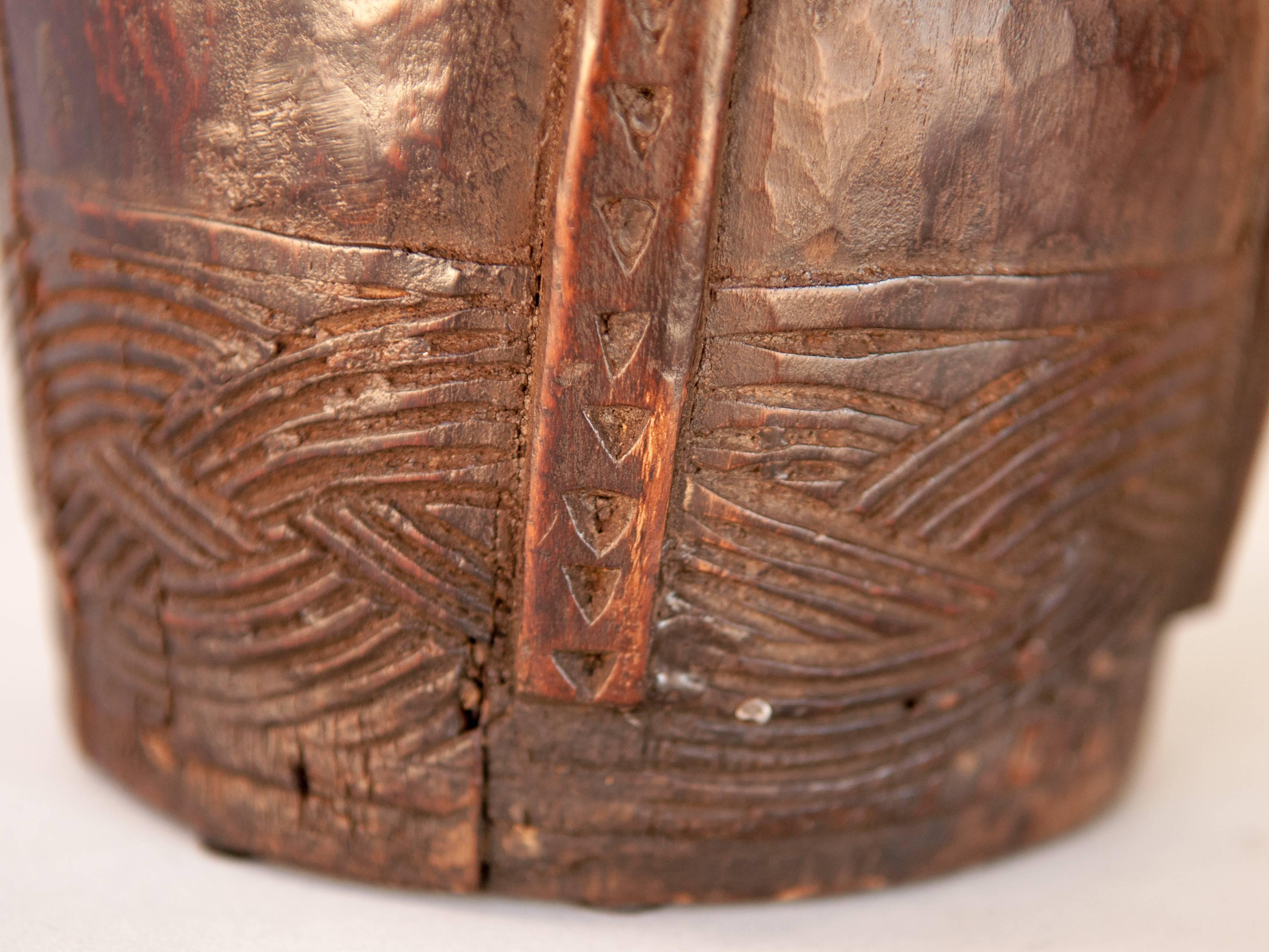 Wooden Carved Milk Pot with Stylized Monkey Motif. Late 20th Century. West Nepal In Distressed Condition In Point Richmond, CA
