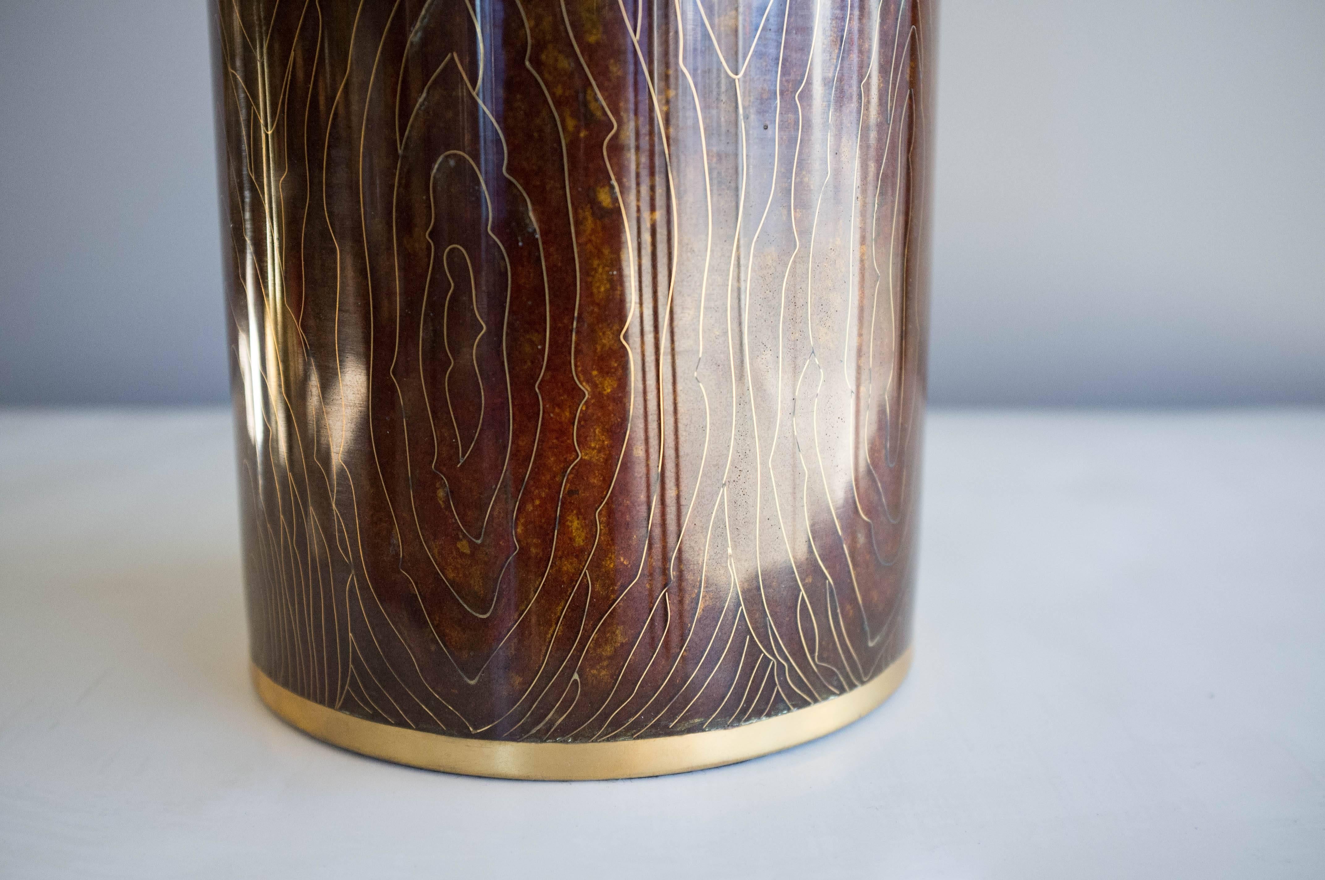 Buche Amber Woodgrain Design Cloisonné Table Lamp In New Condition In Los Angeles, CA