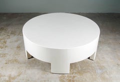 Tavolo rotondo basso - Laccato crema di Robert Kuo, edizione limitata