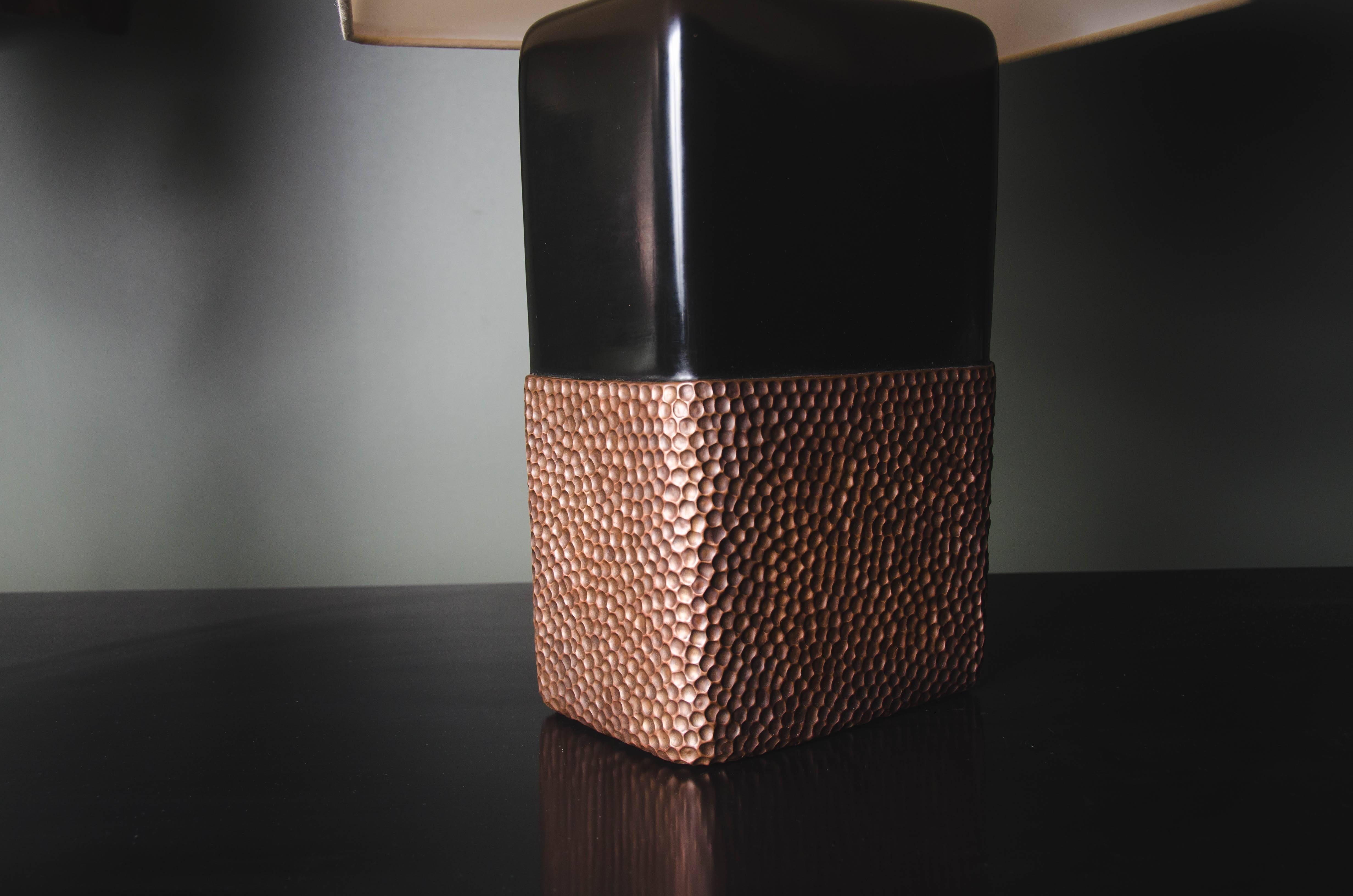 Pebble Lamp, Black Lacquer and Copper by Robert Kuo, Limited Edition In New Condition For Sale In Los Angeles, CA