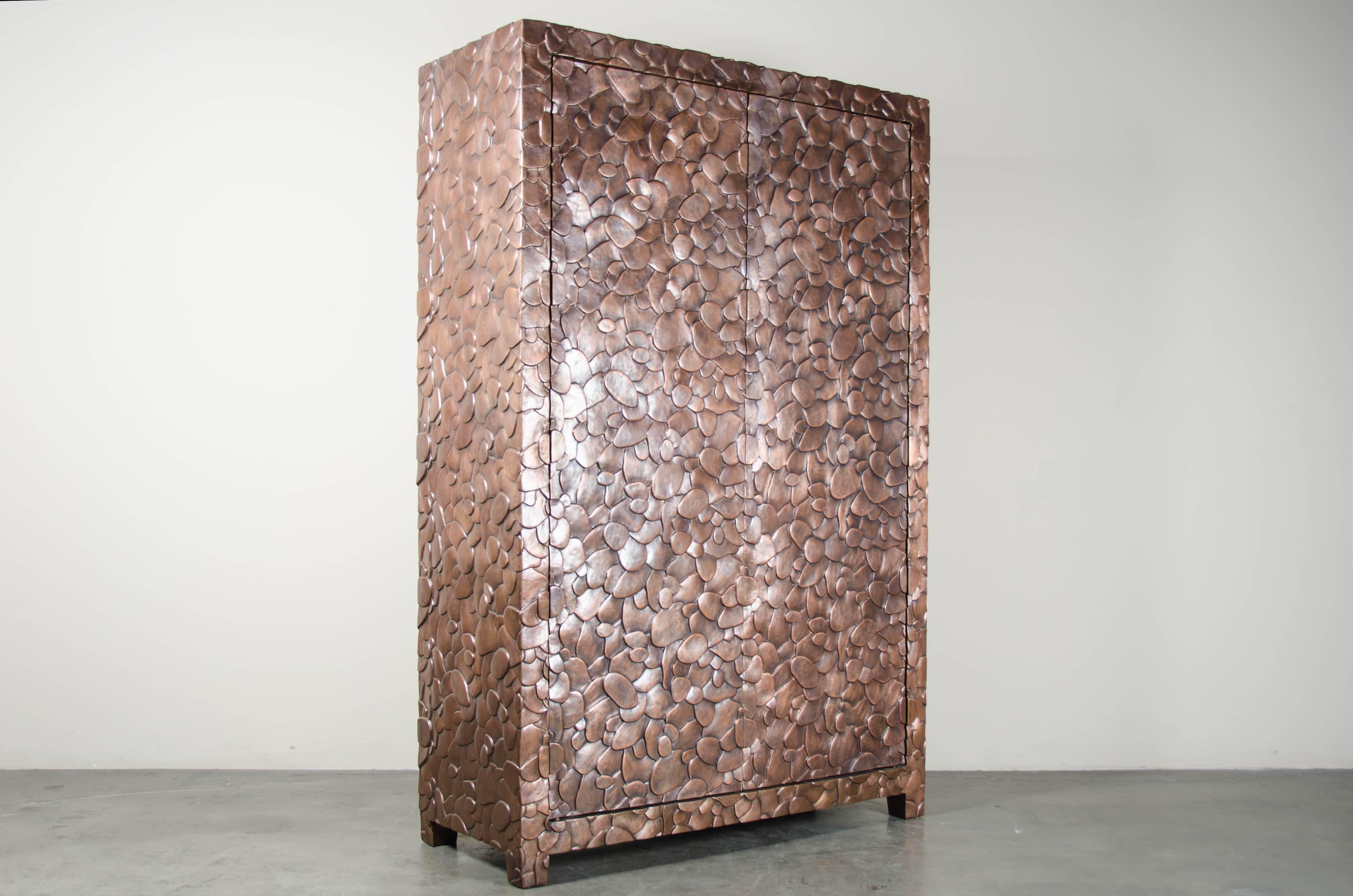 Isola Design Armoire
Antique copper
Hand repoussé
Elmwood
Limited edition

Repousse´ is the traditional art of hand-hammering decorative relief onto sheet metal. The technique originated around 800 BC between Asia and Europe and in Chinese