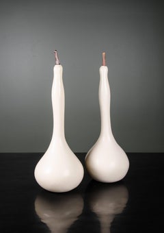 Stehende Kürbisskulptur, cremefarbener Lack von Robert Kuo, limitierte Auflage