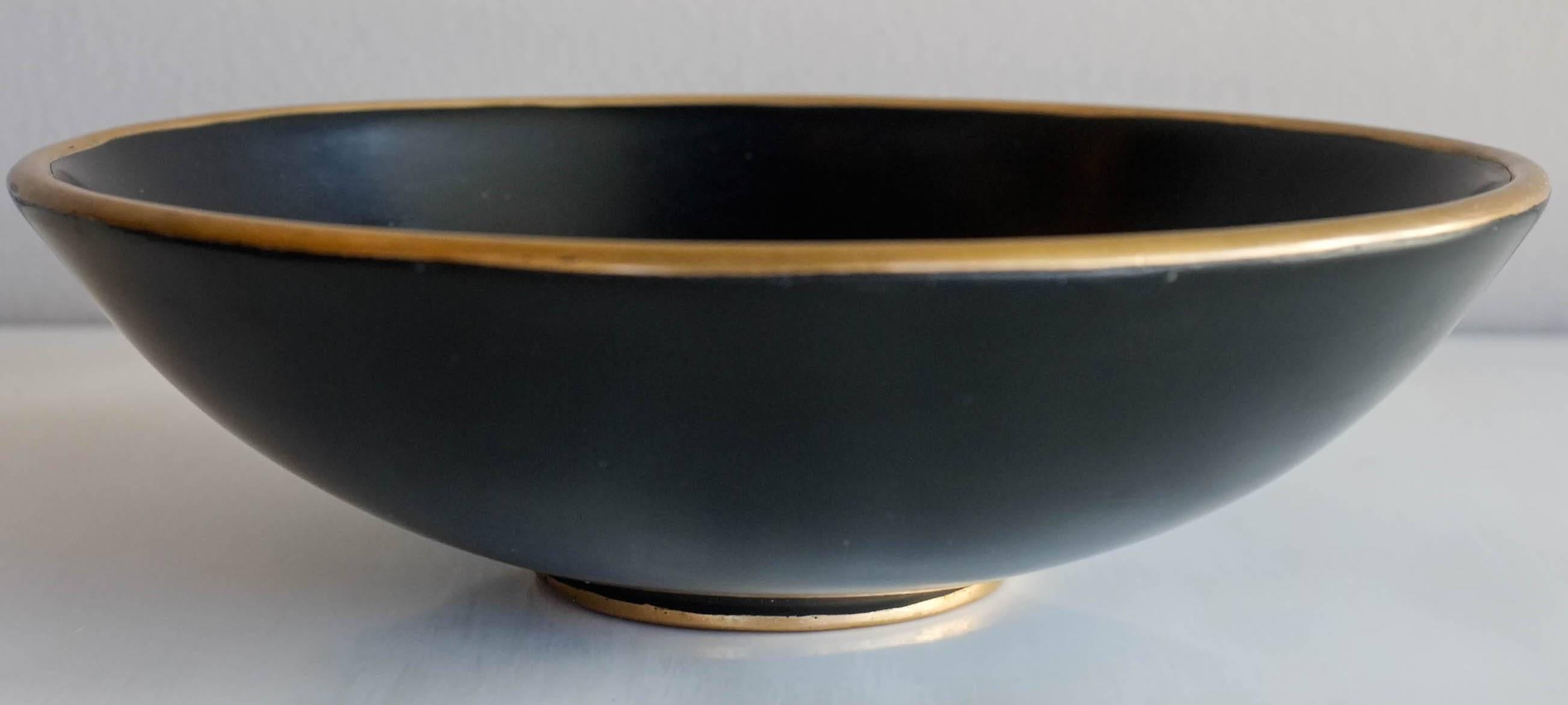 Chinese Black Lacquer Song Bowl with Gold-Plated Rim, Contemporary