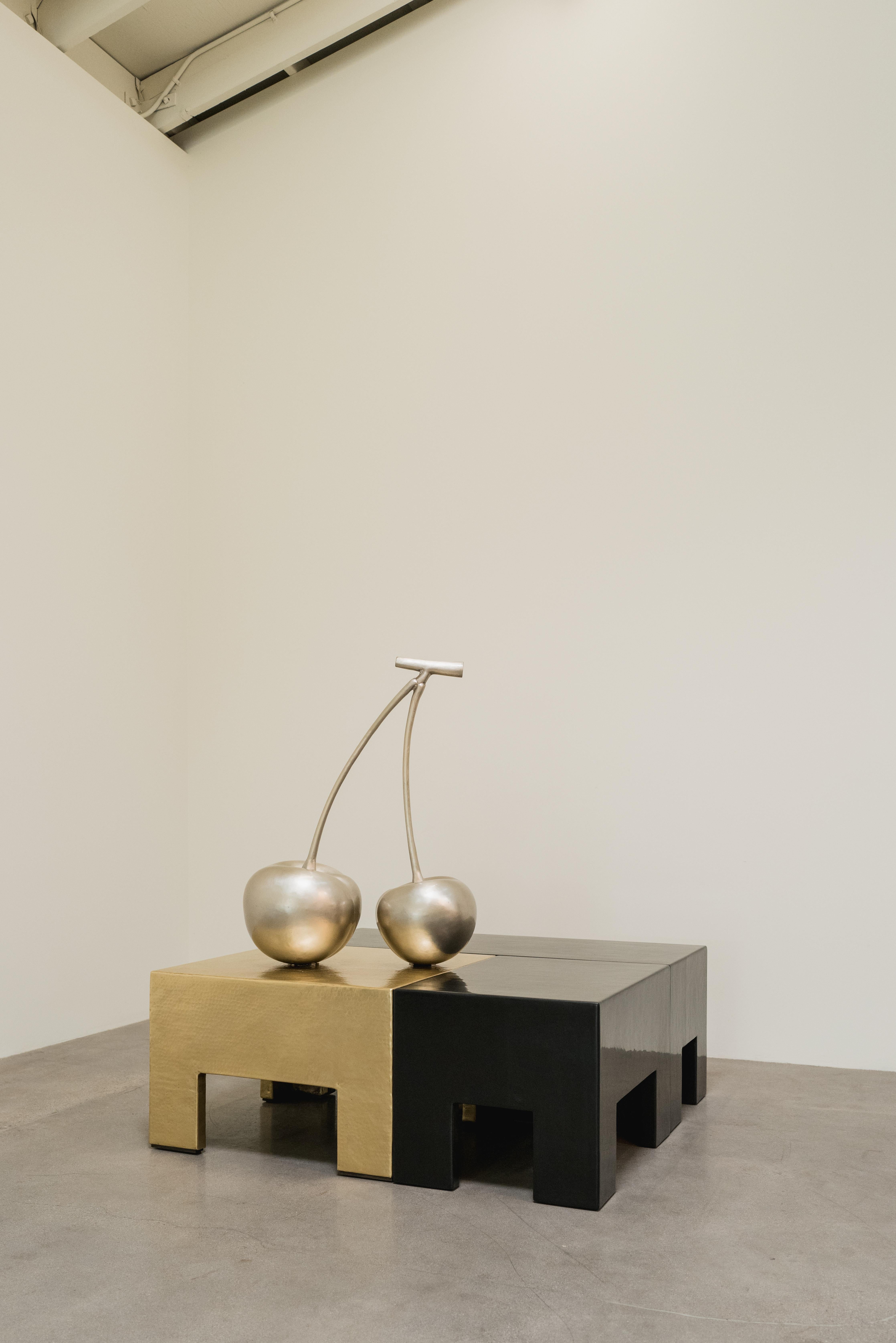 XXIe siècle et contemporain Table basse sectionnelle, laque noire et laiton de Robert Kuo, édition limitée en vente
