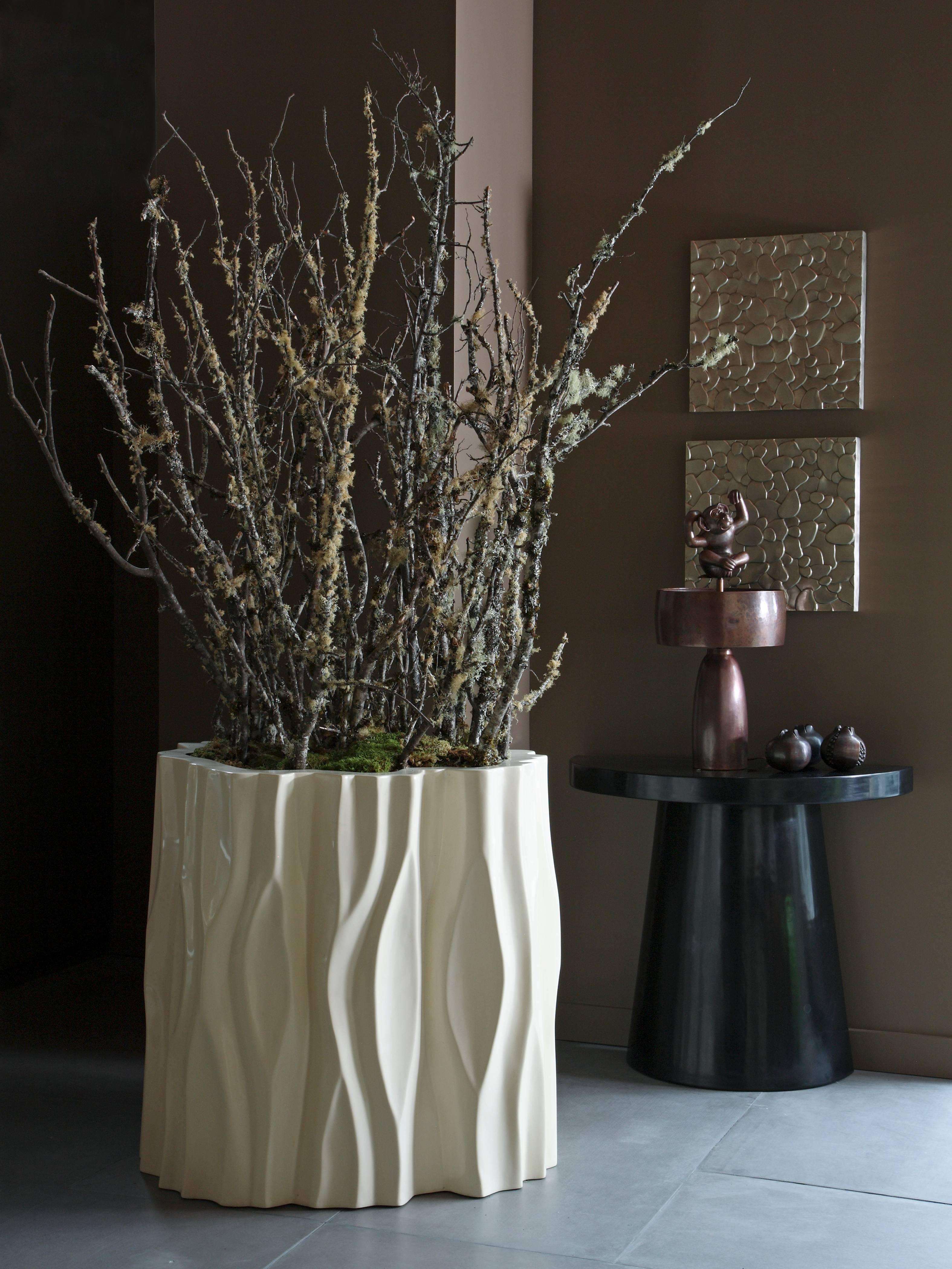 Repoussé The Tree Trunk Pot Large, Cream Lacquer by Robert Kuo, Limited Edition For Sale