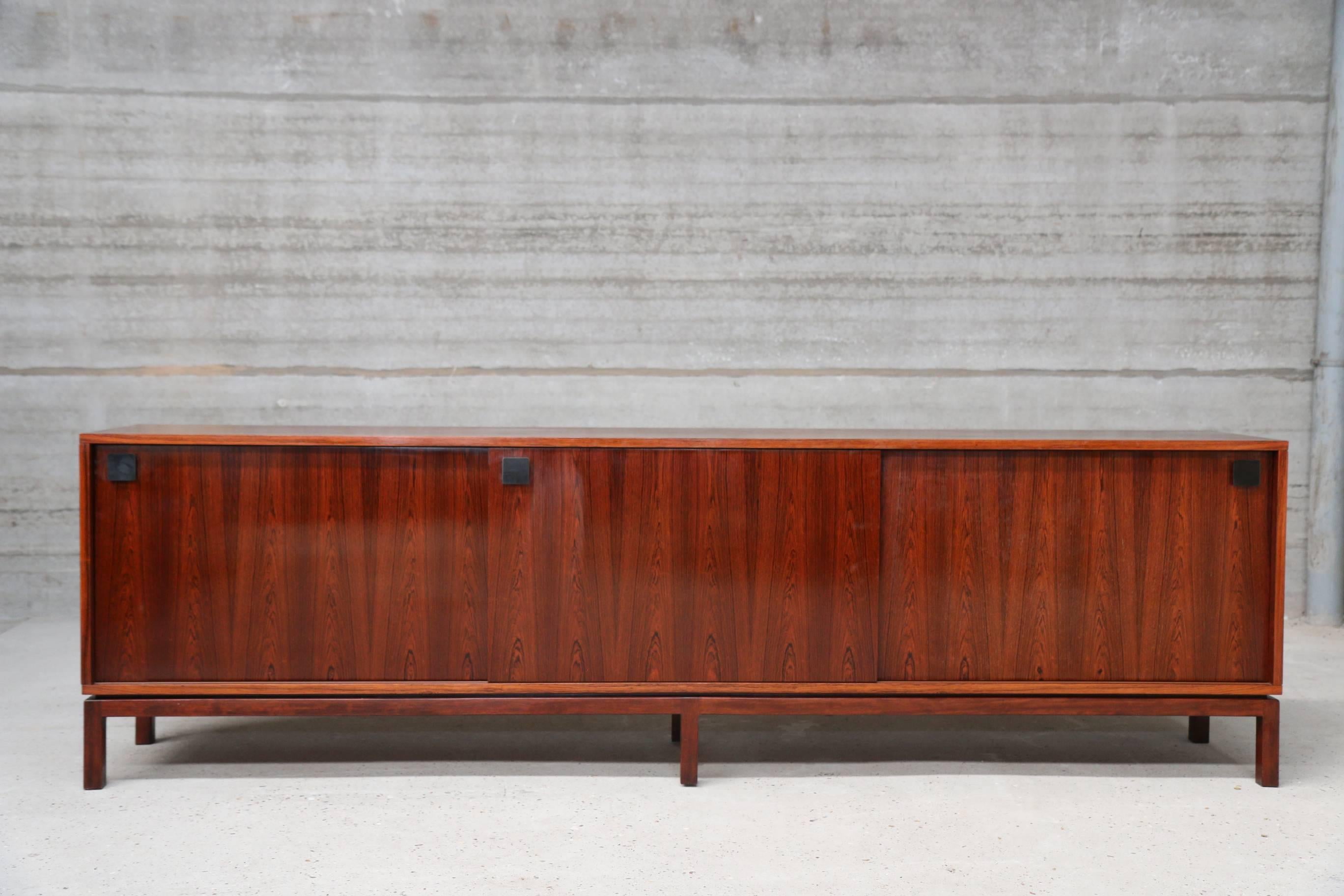 Very long vintage sideboard in beautiful santos palissander (rosewood) for Belform design Alfred Hendricks, Belgian Architect.
Three sliding doors.