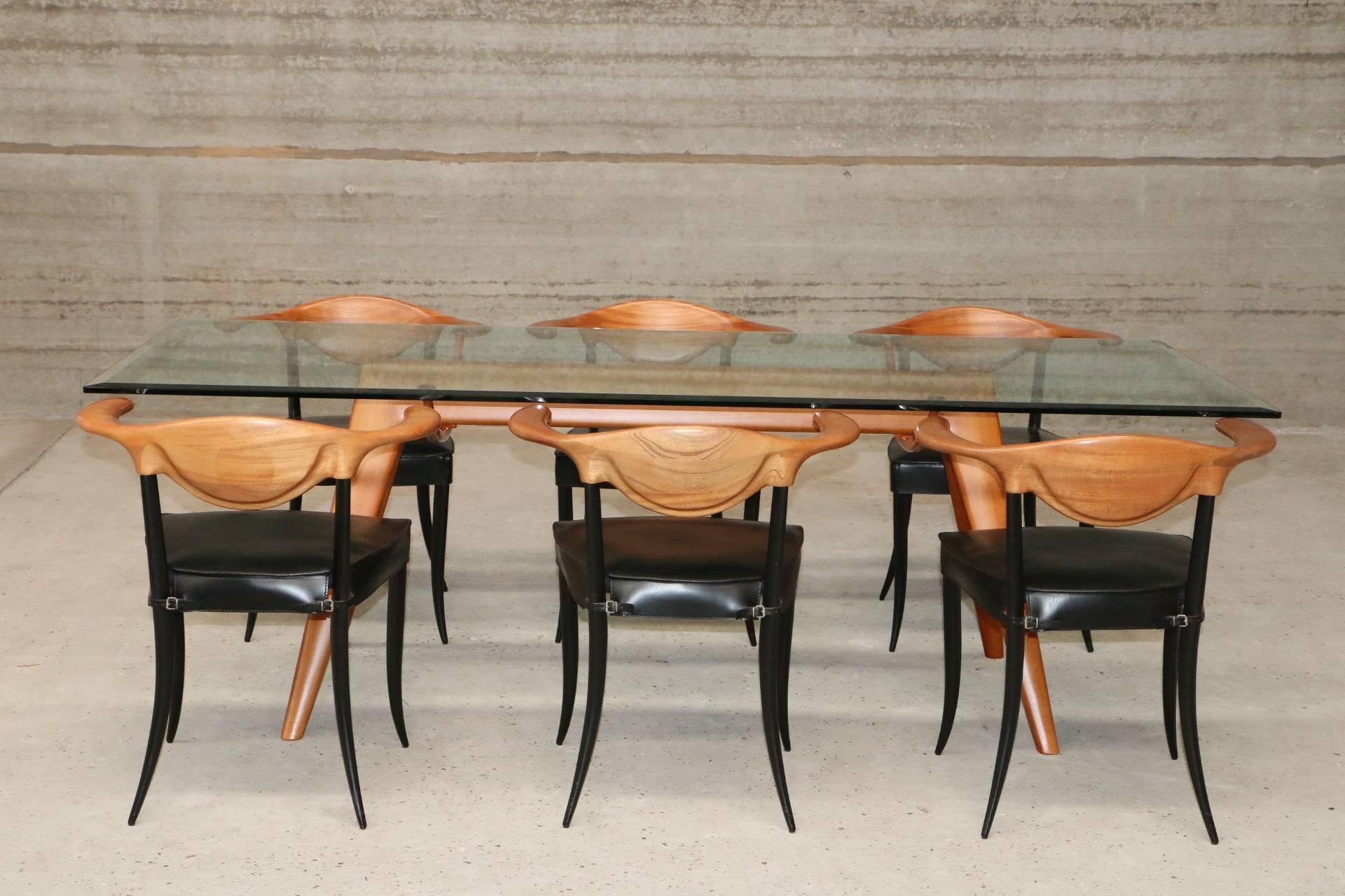 Mid-Century Modern Impressive glass table with wooden base and six cowhorn chairs, Italy