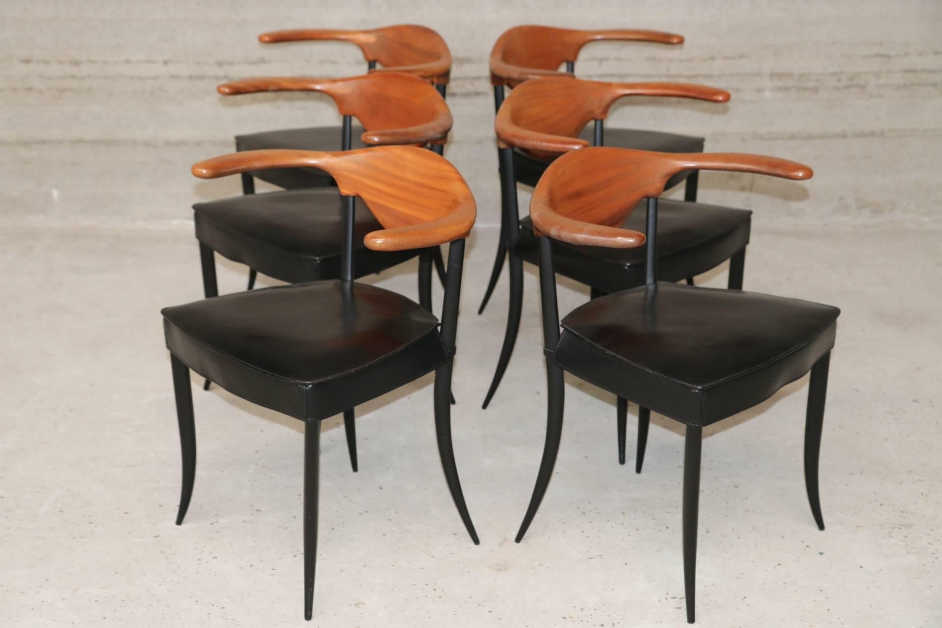 Impressive glass table with wooden base and six cowhorn chairs, Italy 1