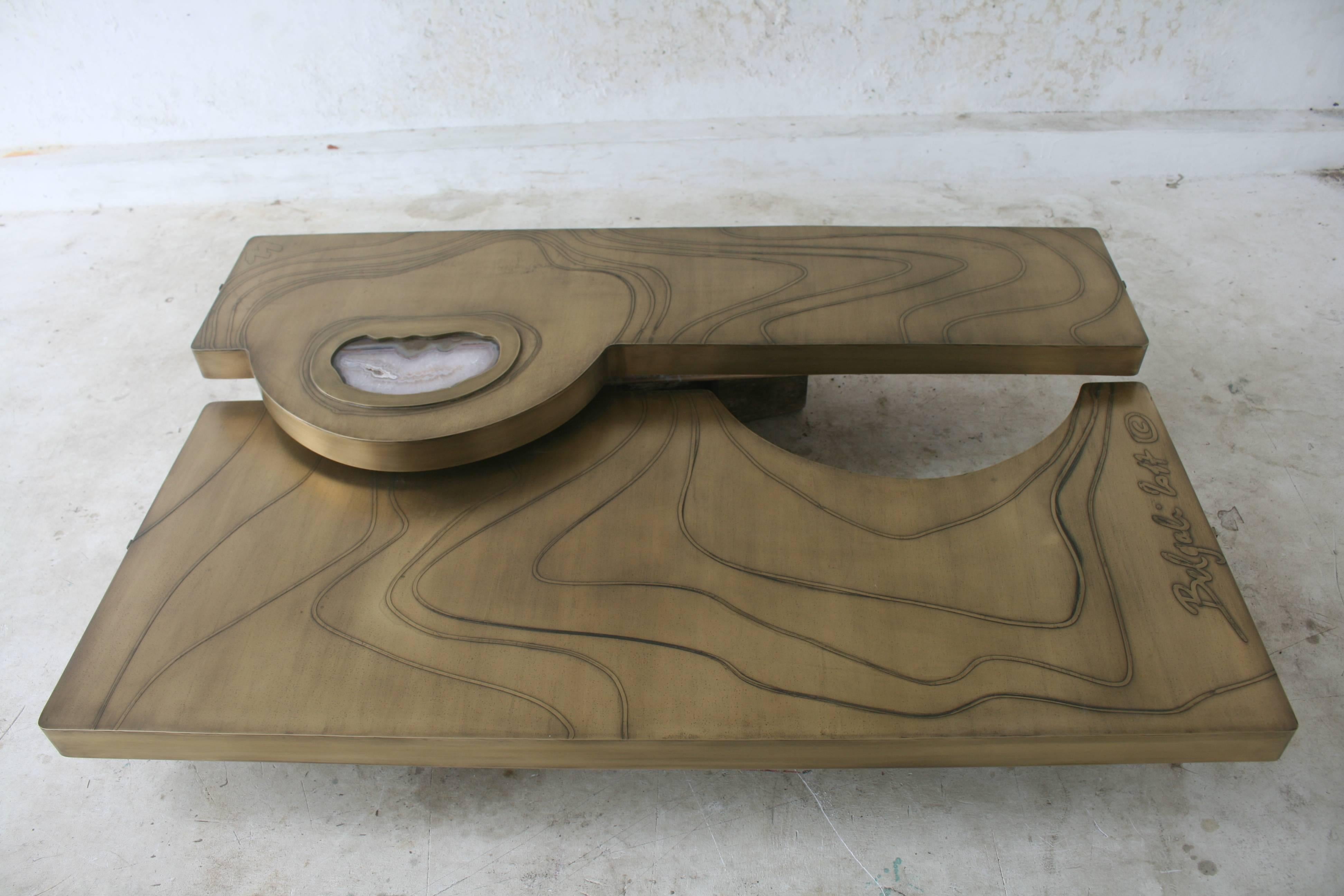 Mid-Century Modern Coffee Table, Patinated Acid Etched Brass and Agate Slice Organic For Sale